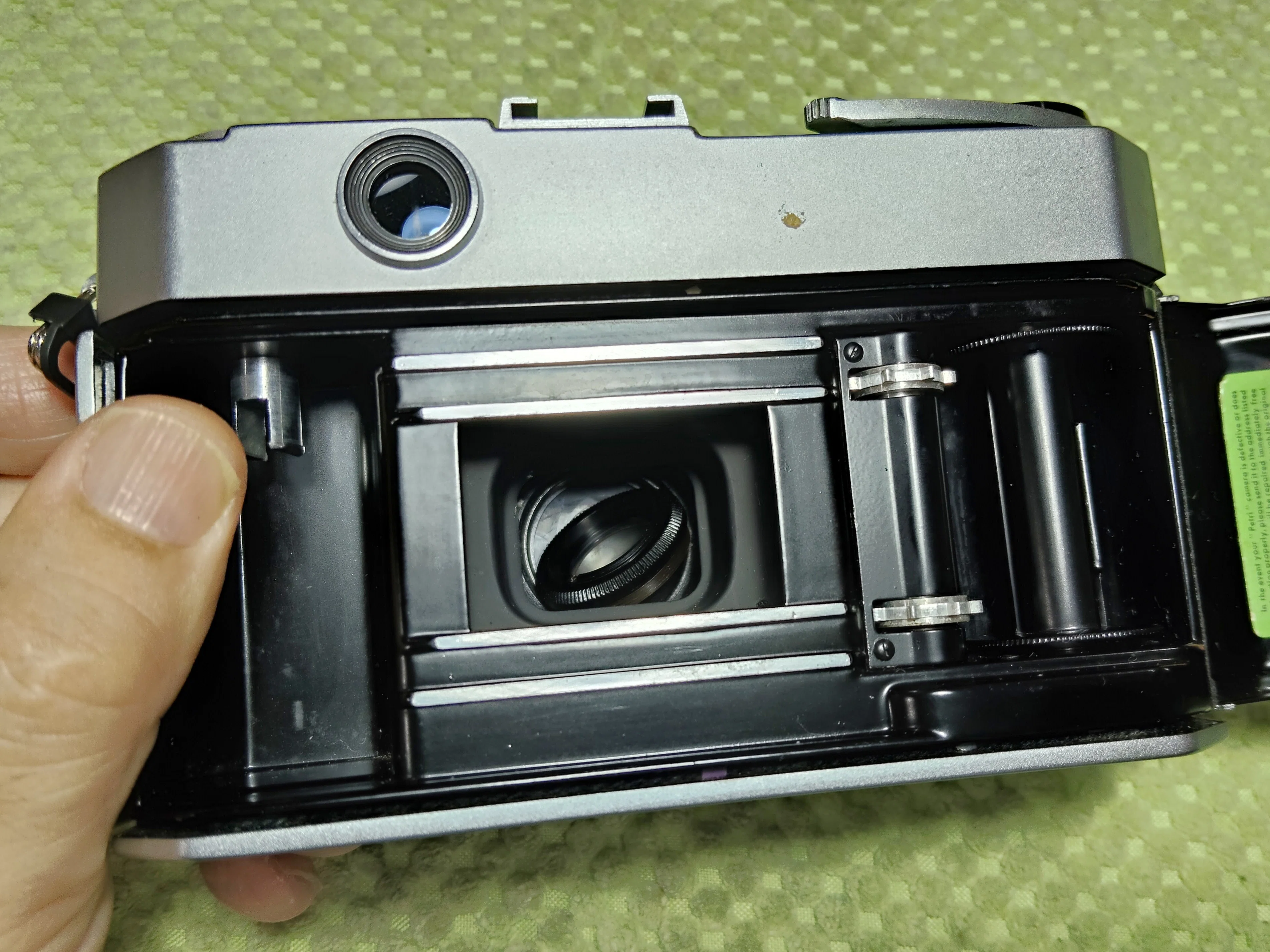 Petri 2.8の分解｜フィルムカメラ修理のアクアカメラ