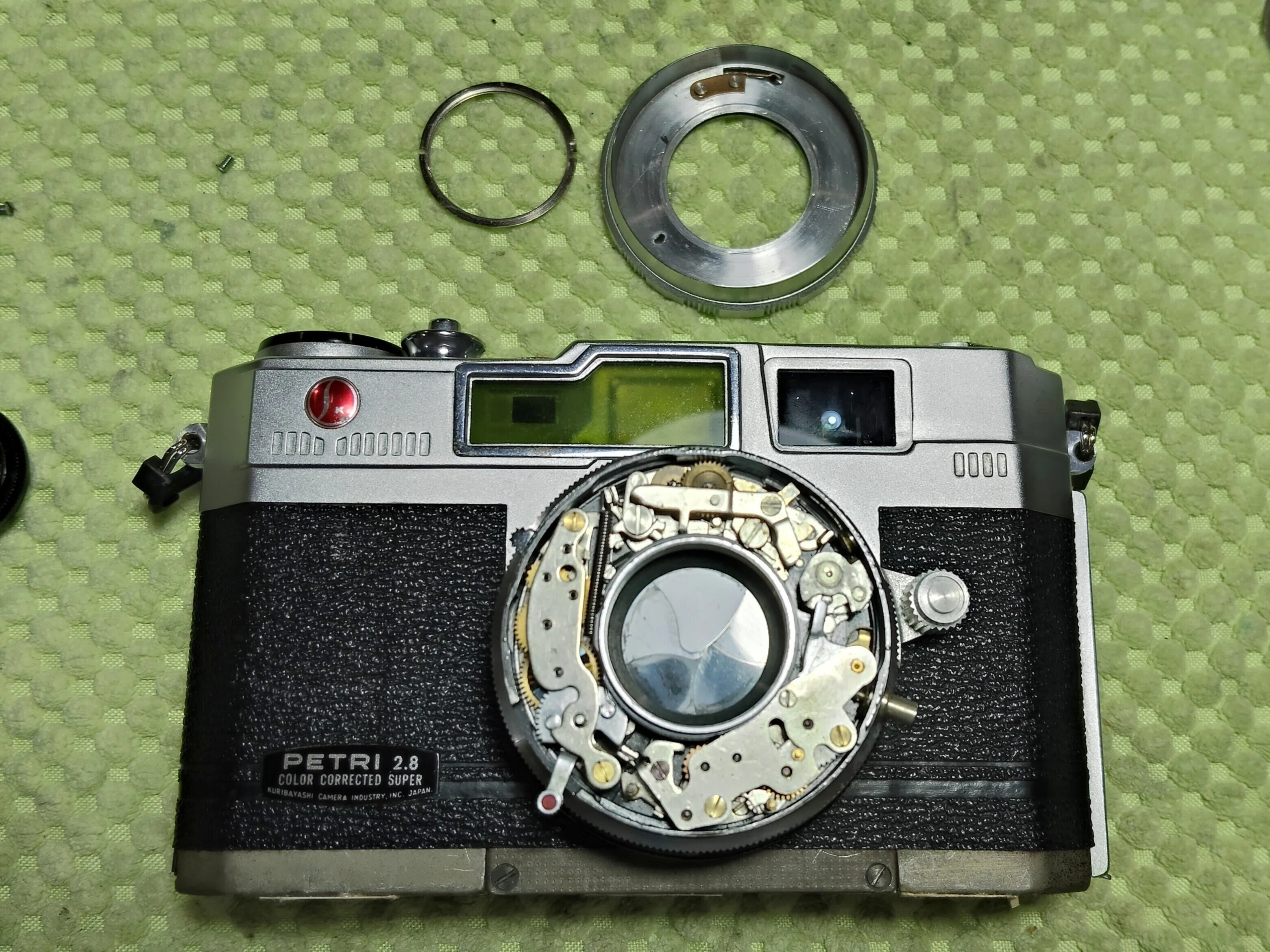 Petri 2.8の分解｜フィルムカメラ修理のアクアカメラ