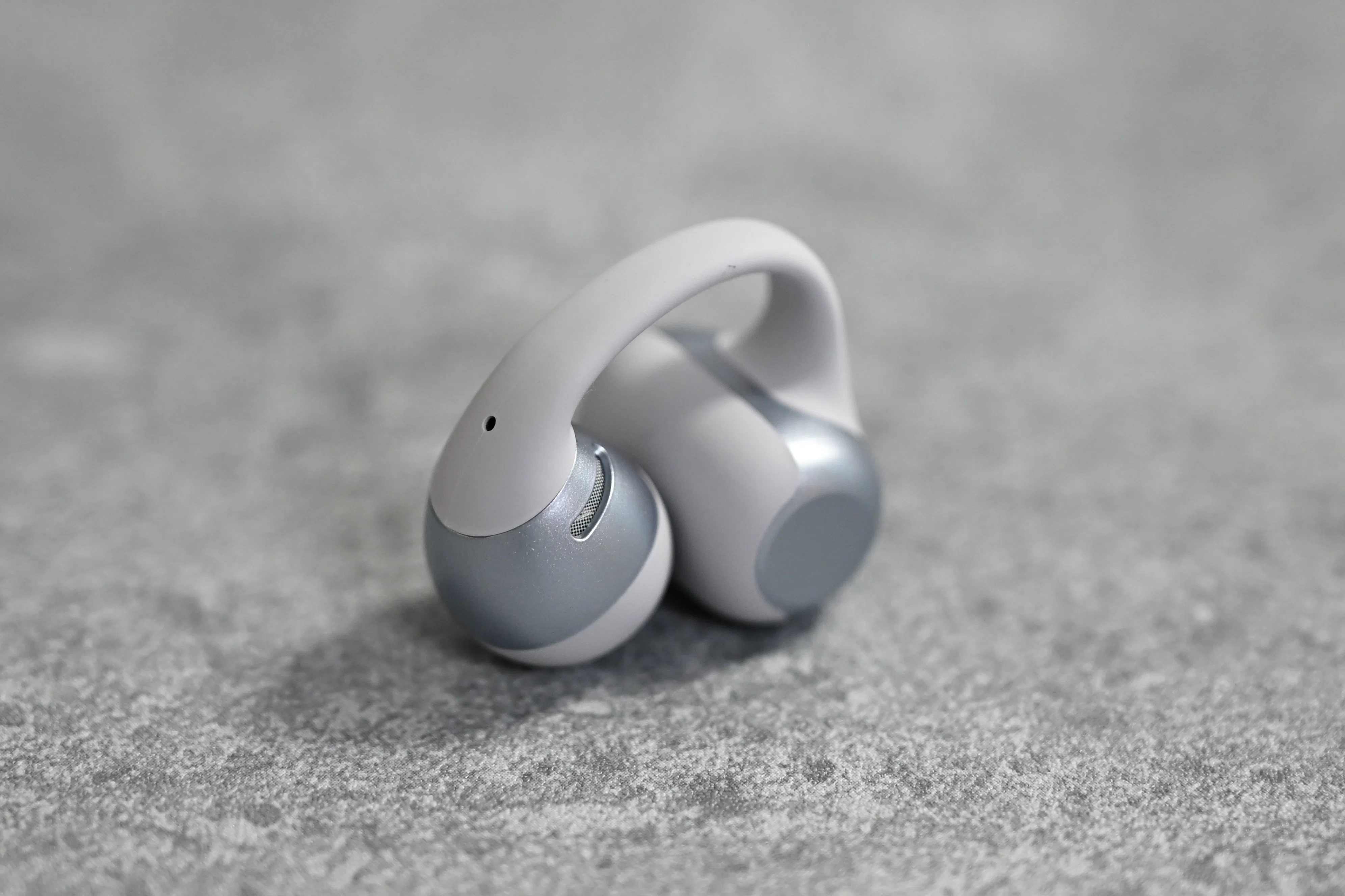 イヤーカフ型でも音質は妥協しない｜Shokz OpenDots 2をレビュー｜よは