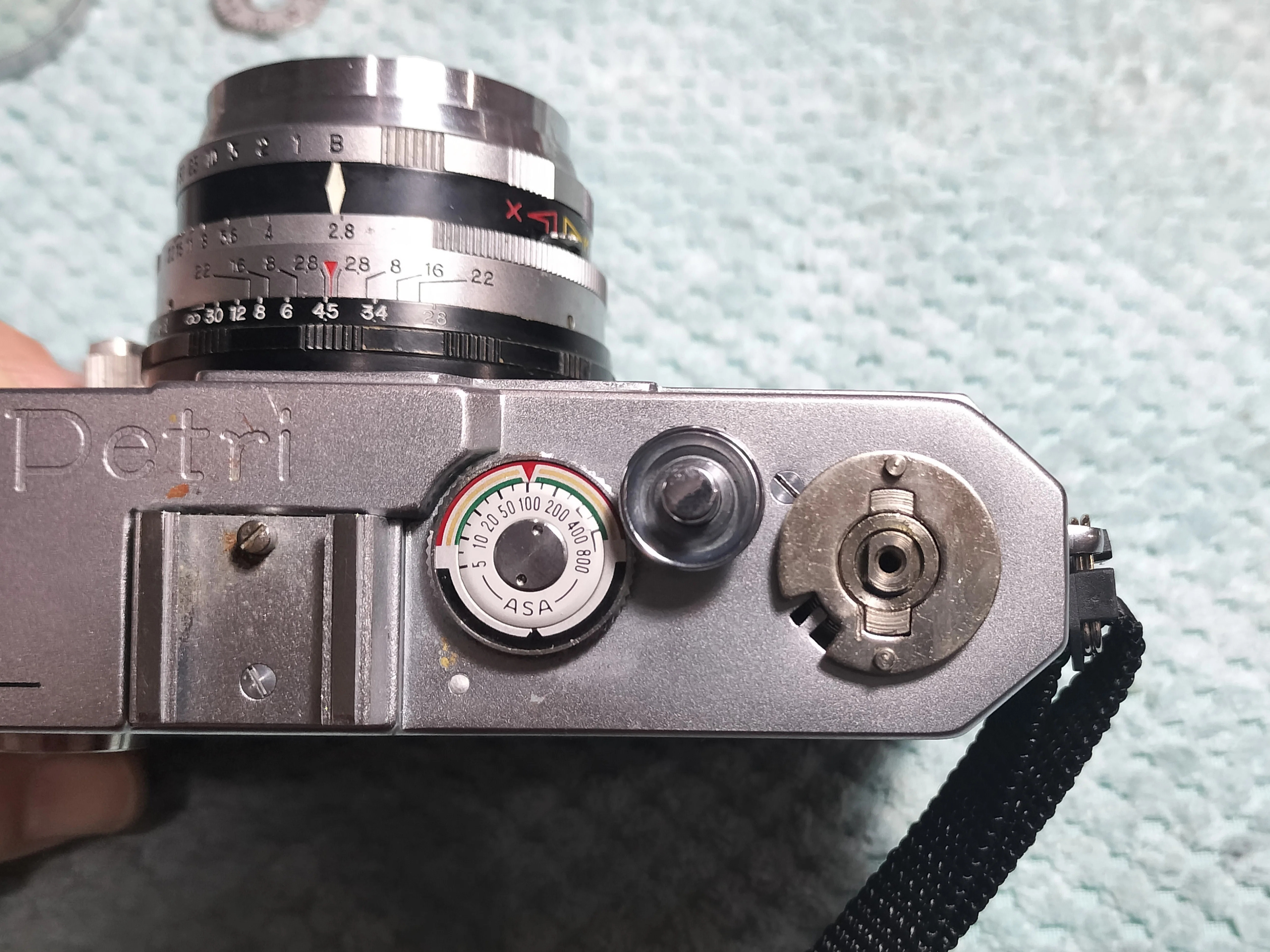 Petri 2.8の分解｜フィルムカメラ修理のアクアカメラ