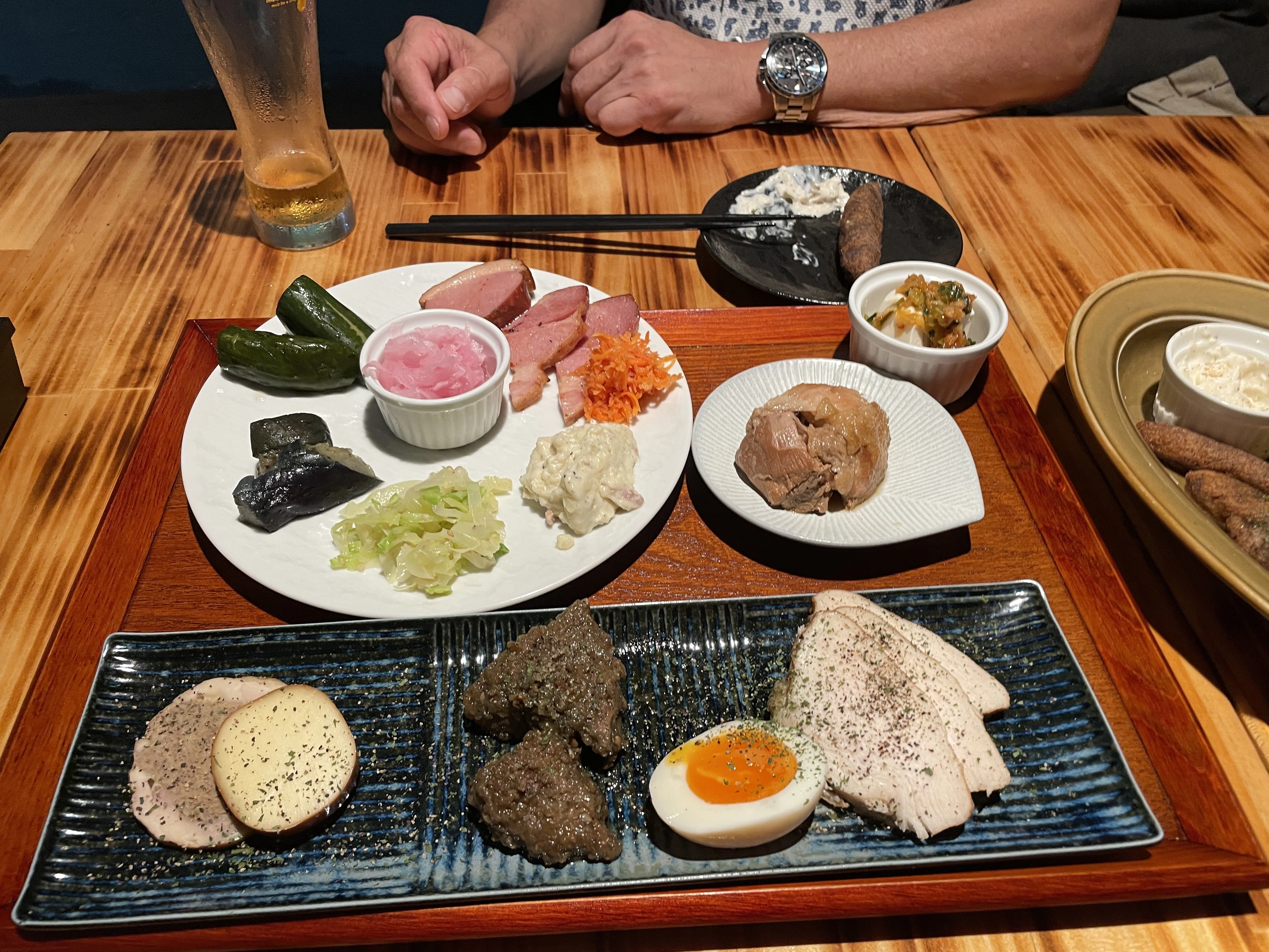 出張中は「夜だけガッツリ」。AIザップが教えてくれた、外食続きでも