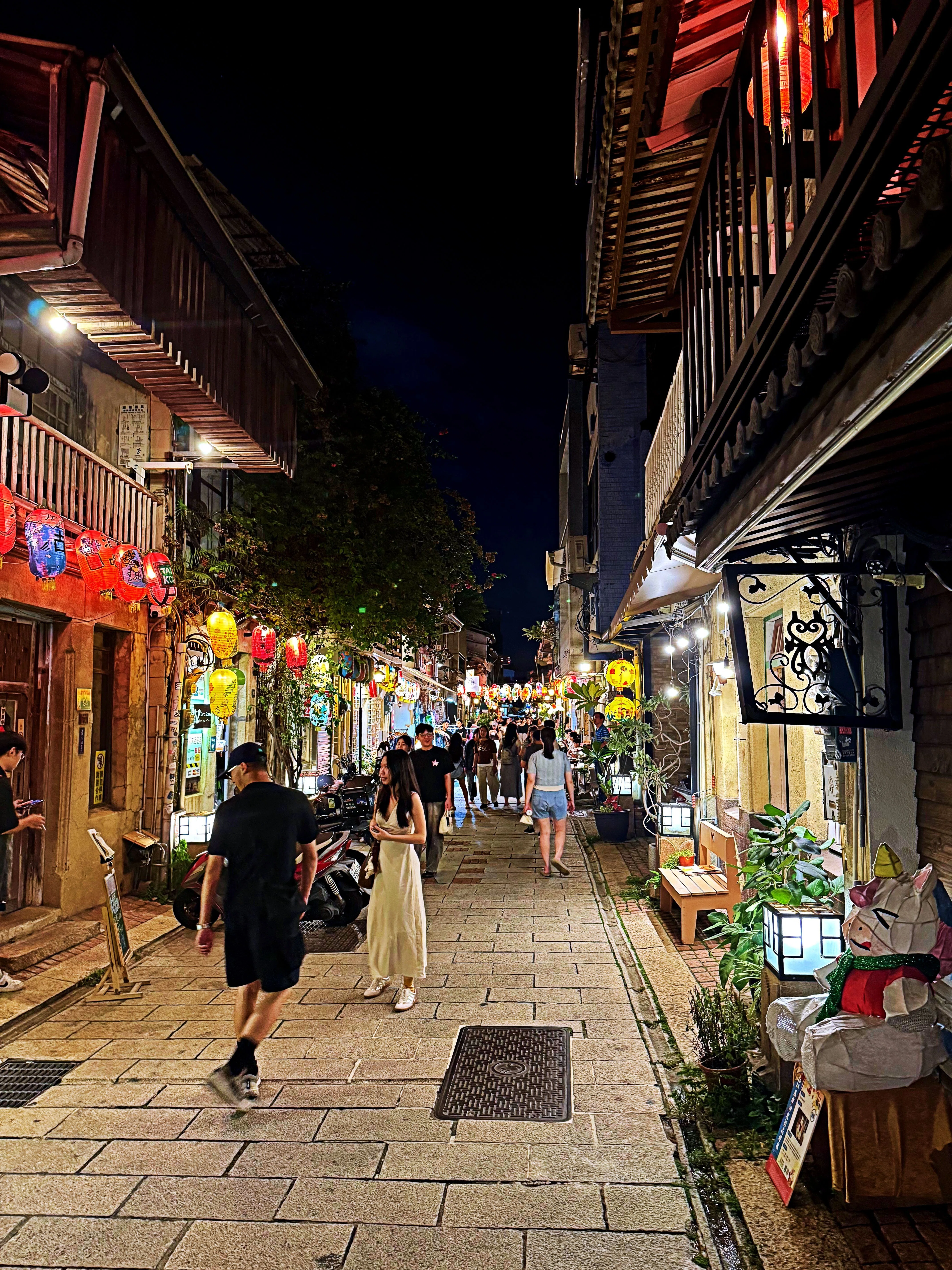 華やぐ提灯と寡黙な温もりの中で過ごす台湾の夜(台湾旅/台南・高雄