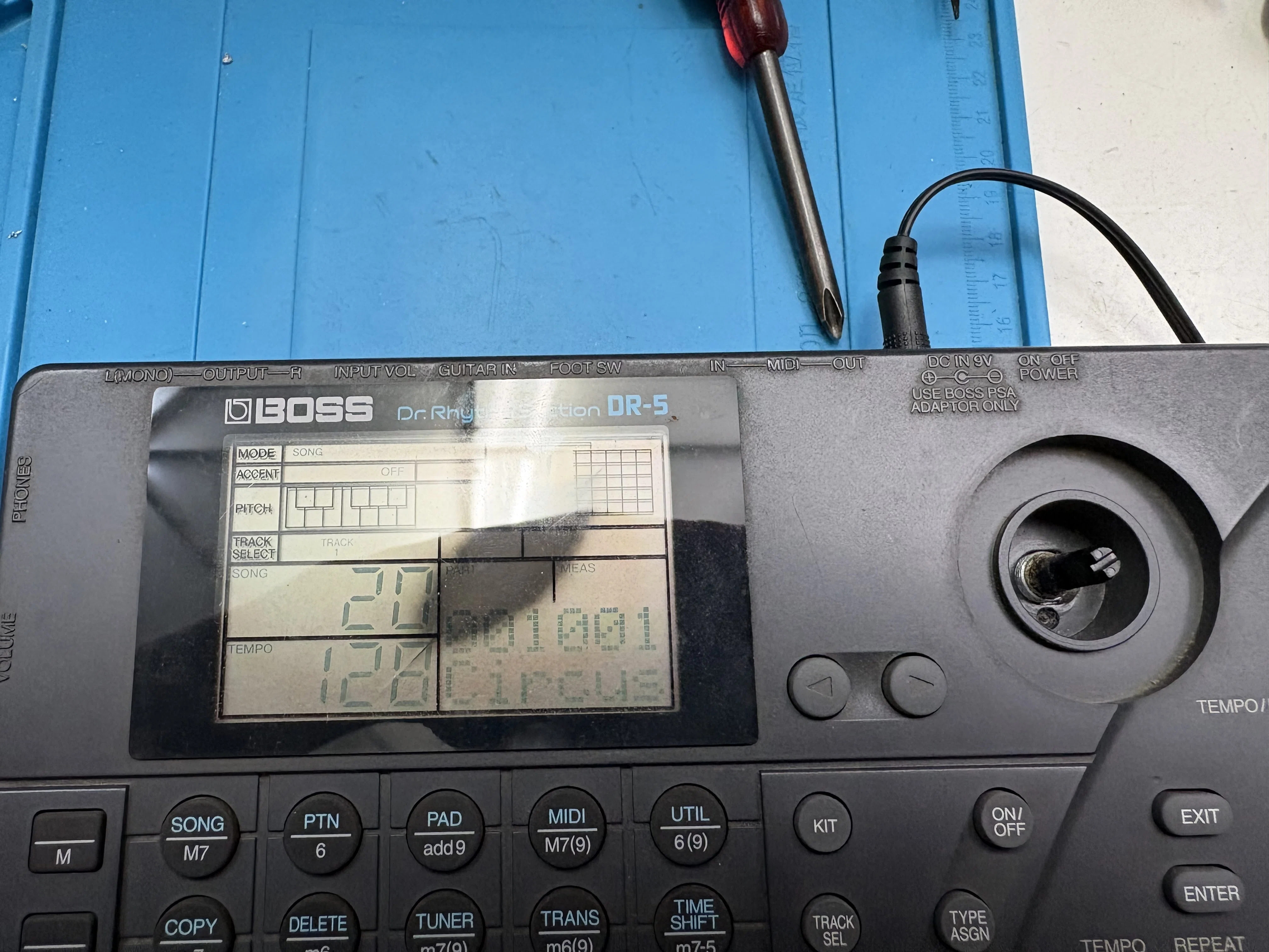 🎸 【機材修理】BOSS DR-5 修理｜「BACKUP ERROR」表示修理｜音楽