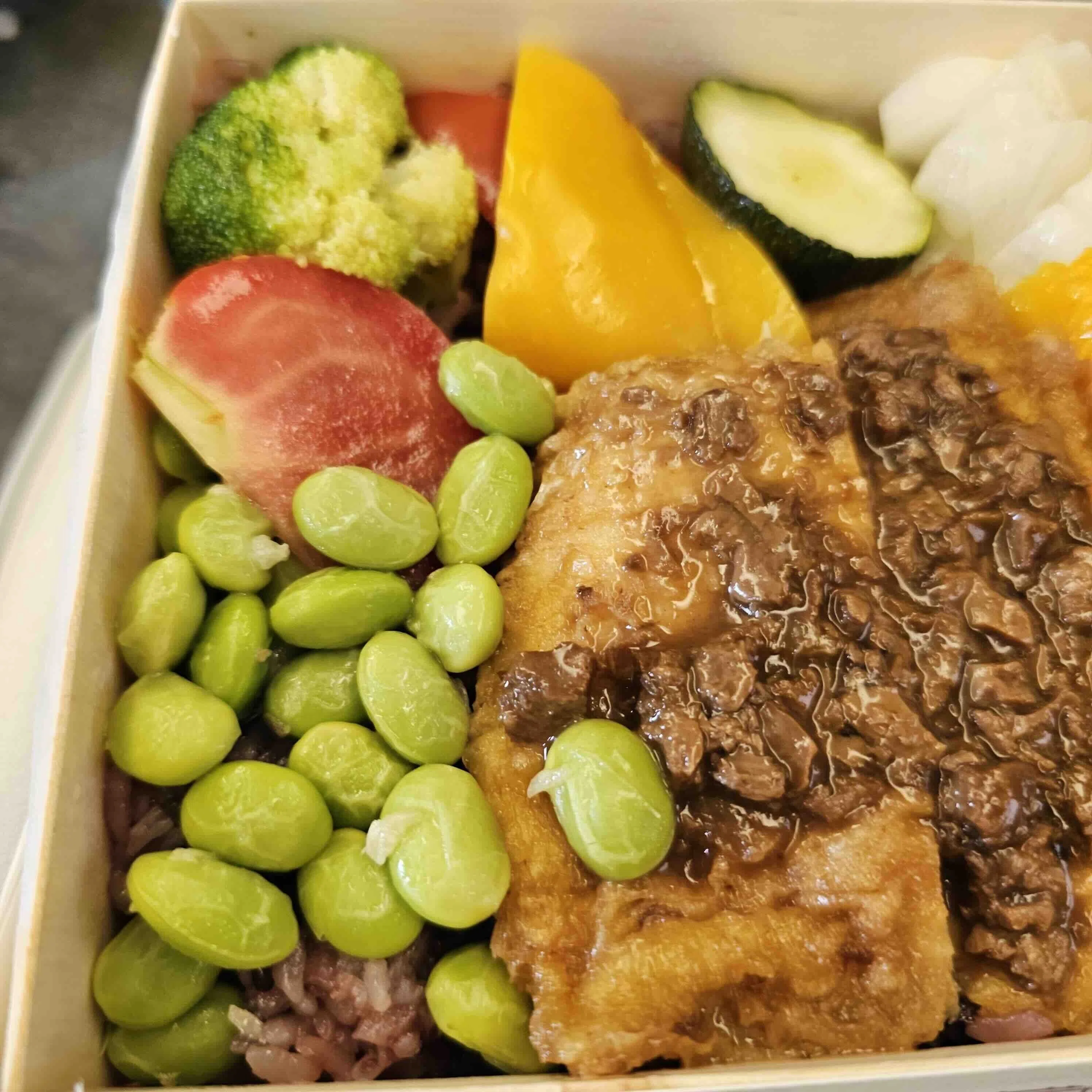 推しローカル弁🍱-09】台湾人が初実食！台湾新幹線「高鉄弁当」で