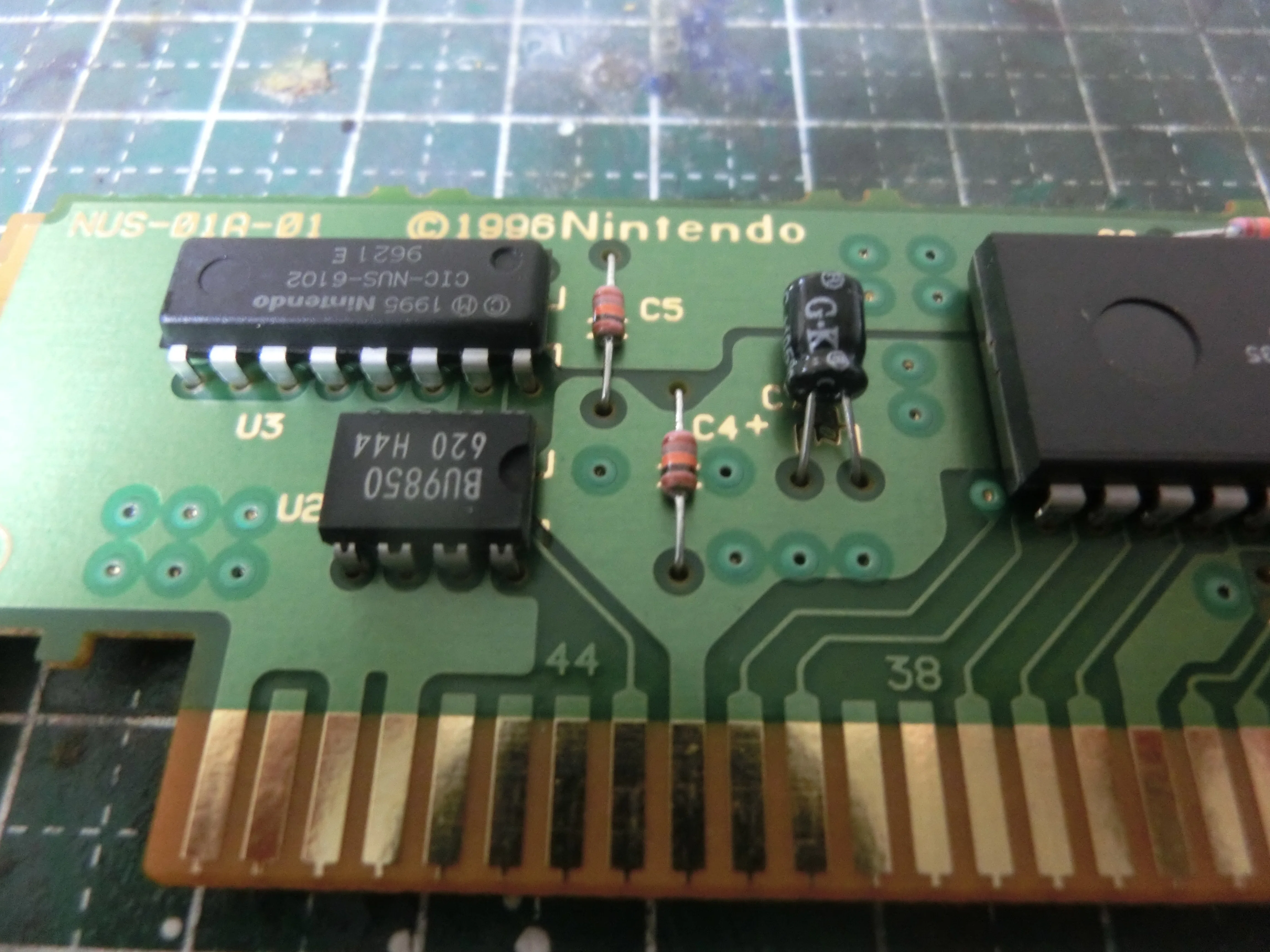名作の『スーパーマリオ64』の内部の電解コンデンサーを交換してみた
