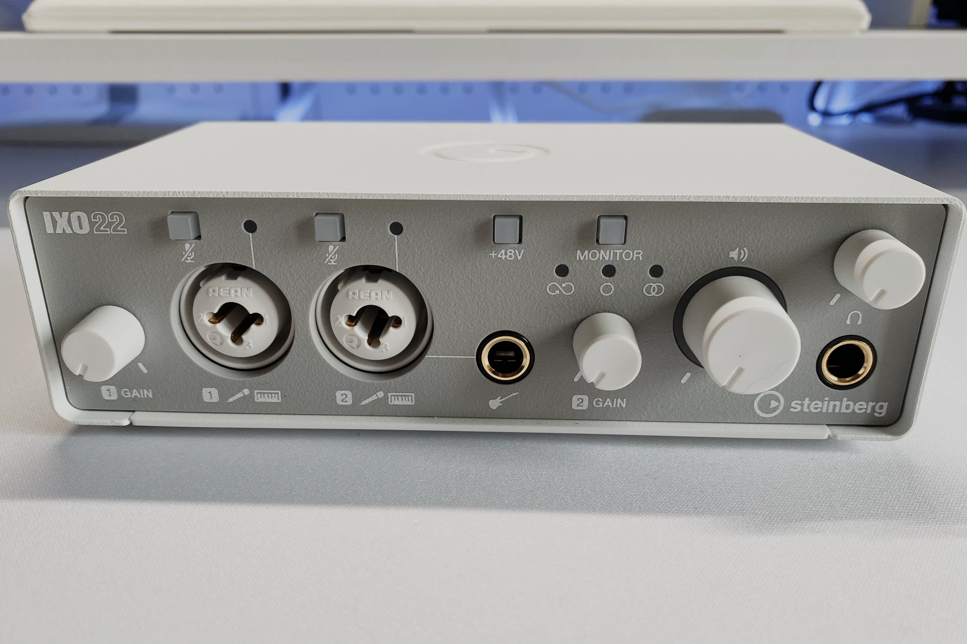 Steinberg IXO22 レビュー｜白デスク環境に馴染むデザインと、作曲も