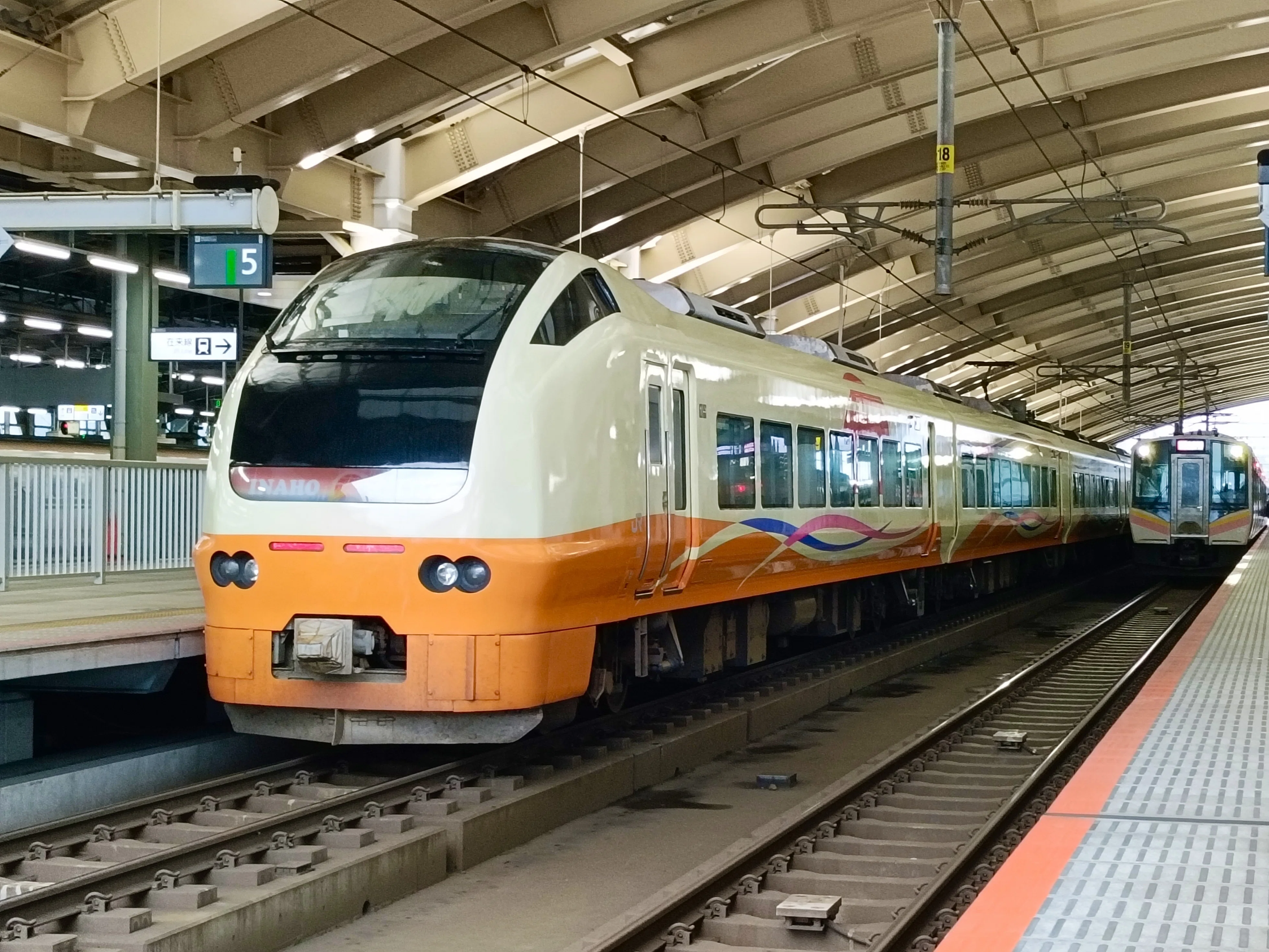 ☆国鉄☆列車プレート☆【いなほ】 車窓の夕日が言葉を失う美しさ!! E653系 特急「いなほ」｜よってつ