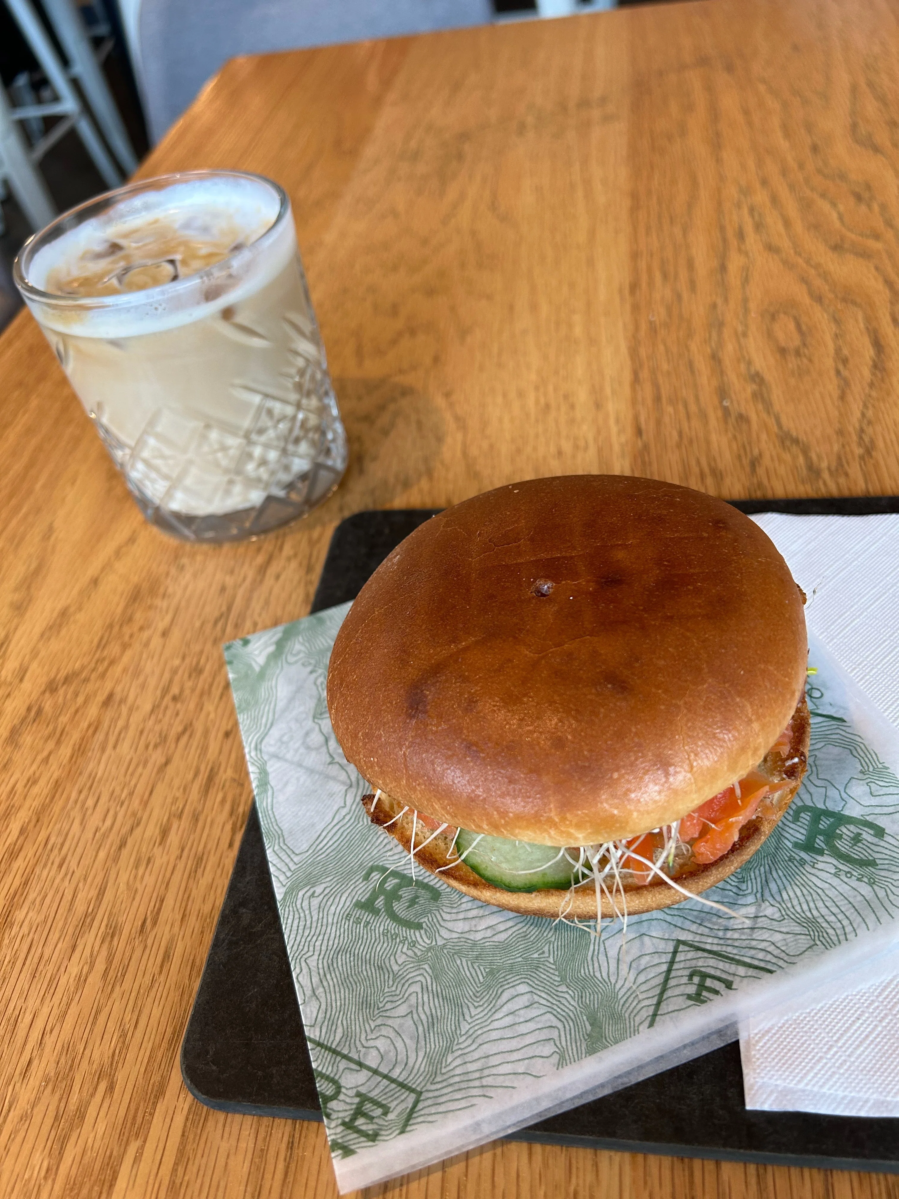 似たカフェ バンクーバーでカフェに行くしかなかった私のおすすめカフェ7選