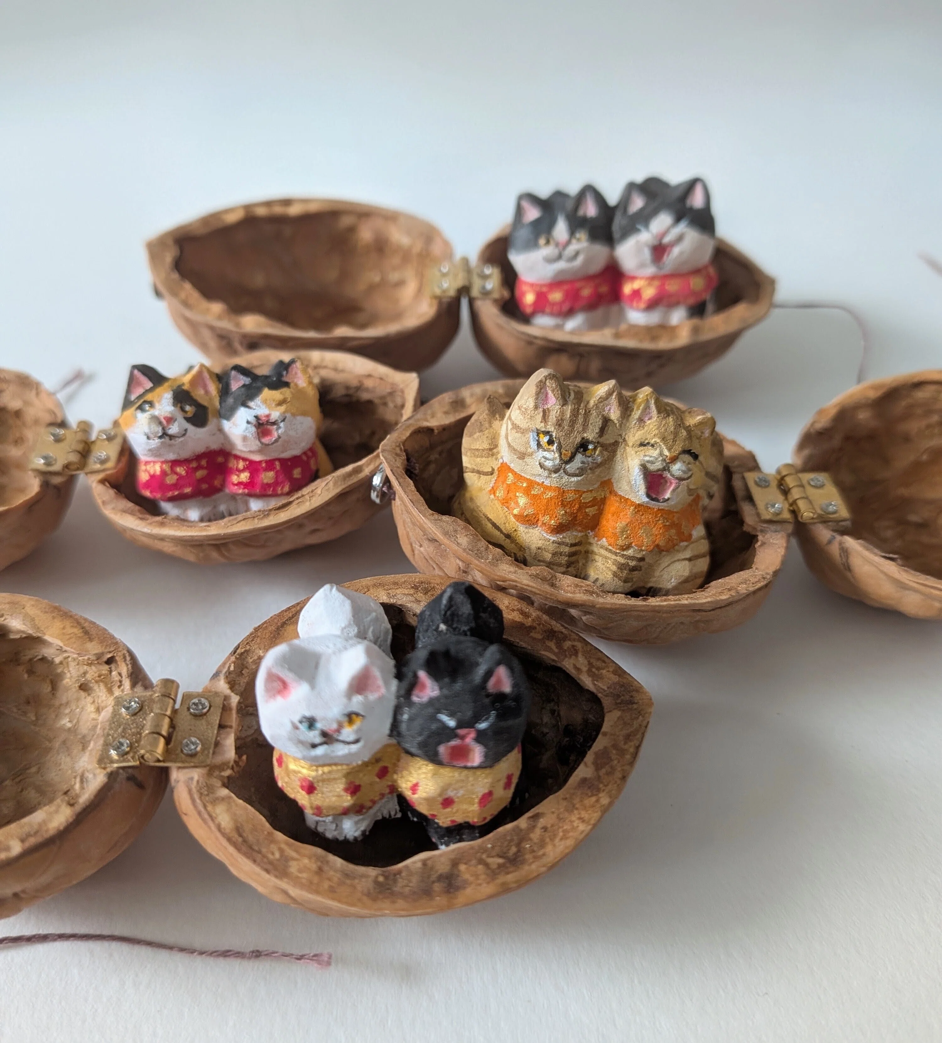 沖縄デパートリウボウ「猫づくし展3」 作家紹介【あたり工房】｜王冠印