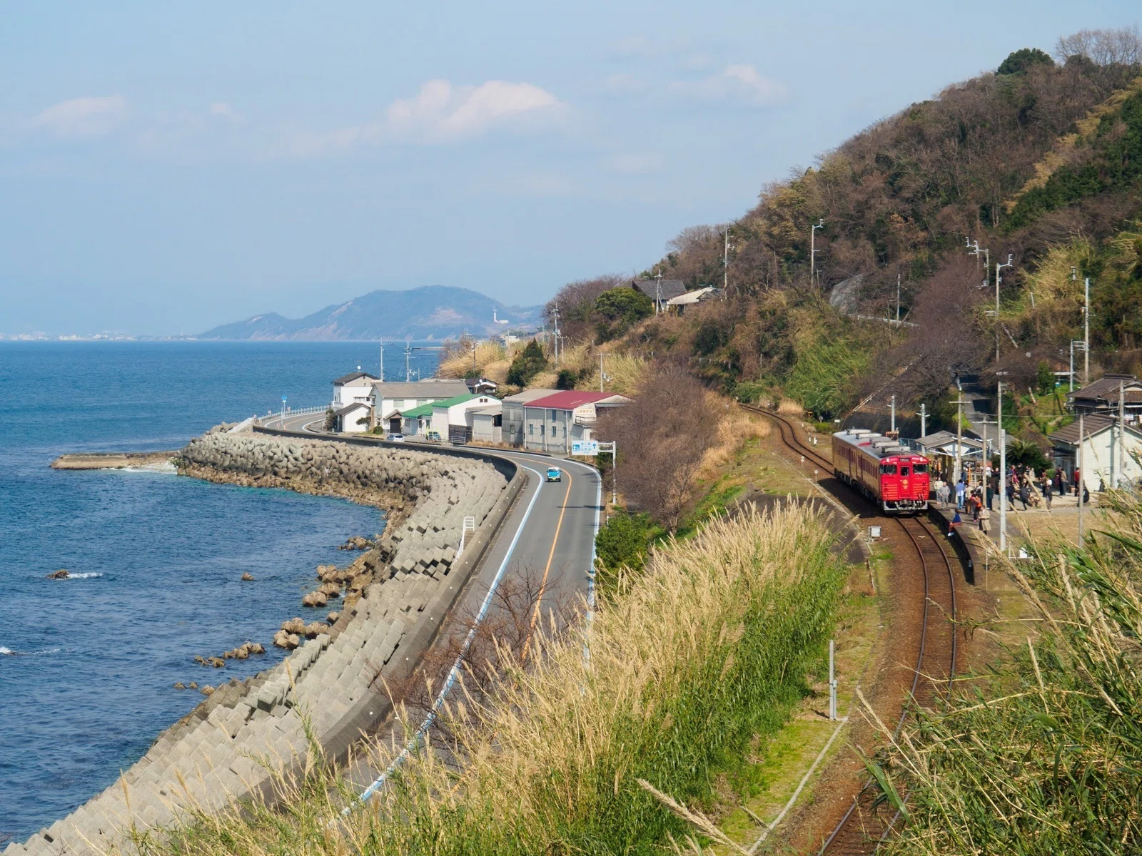 日本一海に近い駅」はどこ？｜海の見える駅