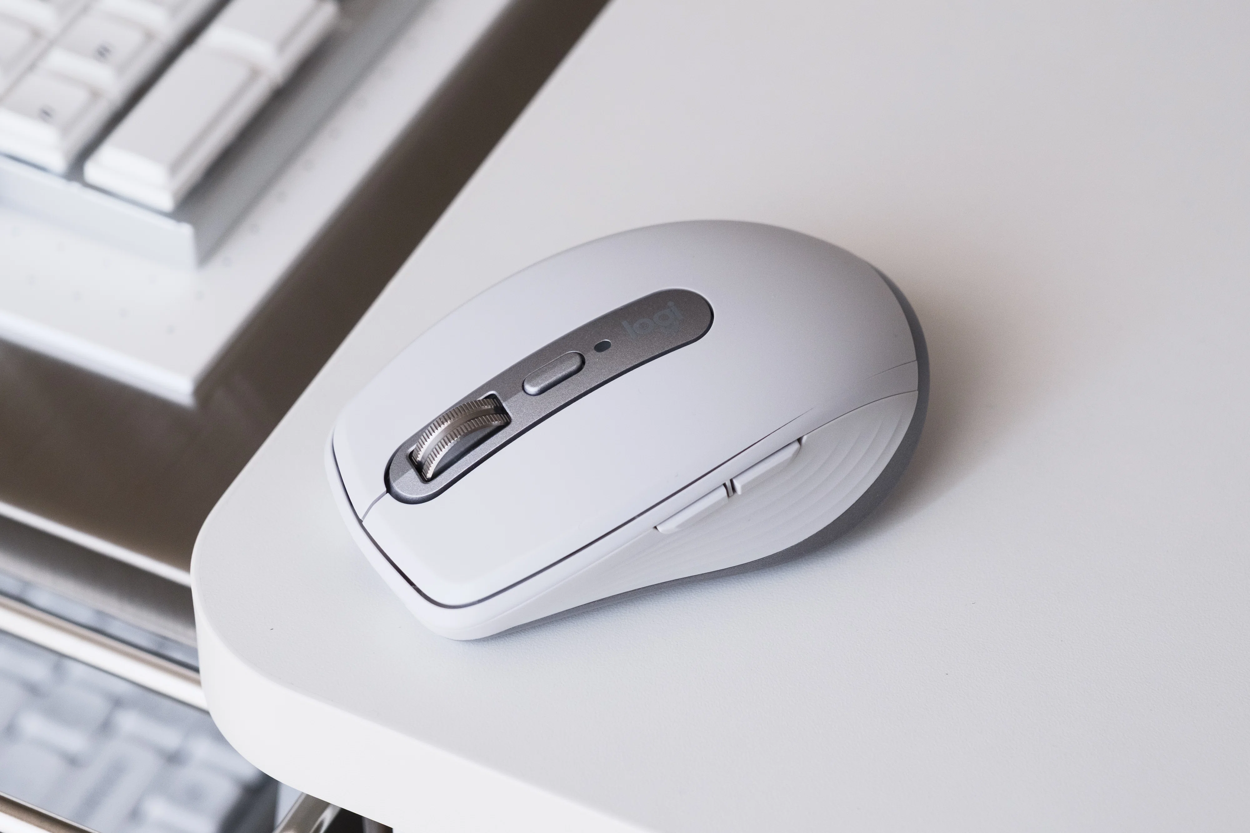マウスをロジクール MX Master 4からMX Anywhere 3Sに替えた理由