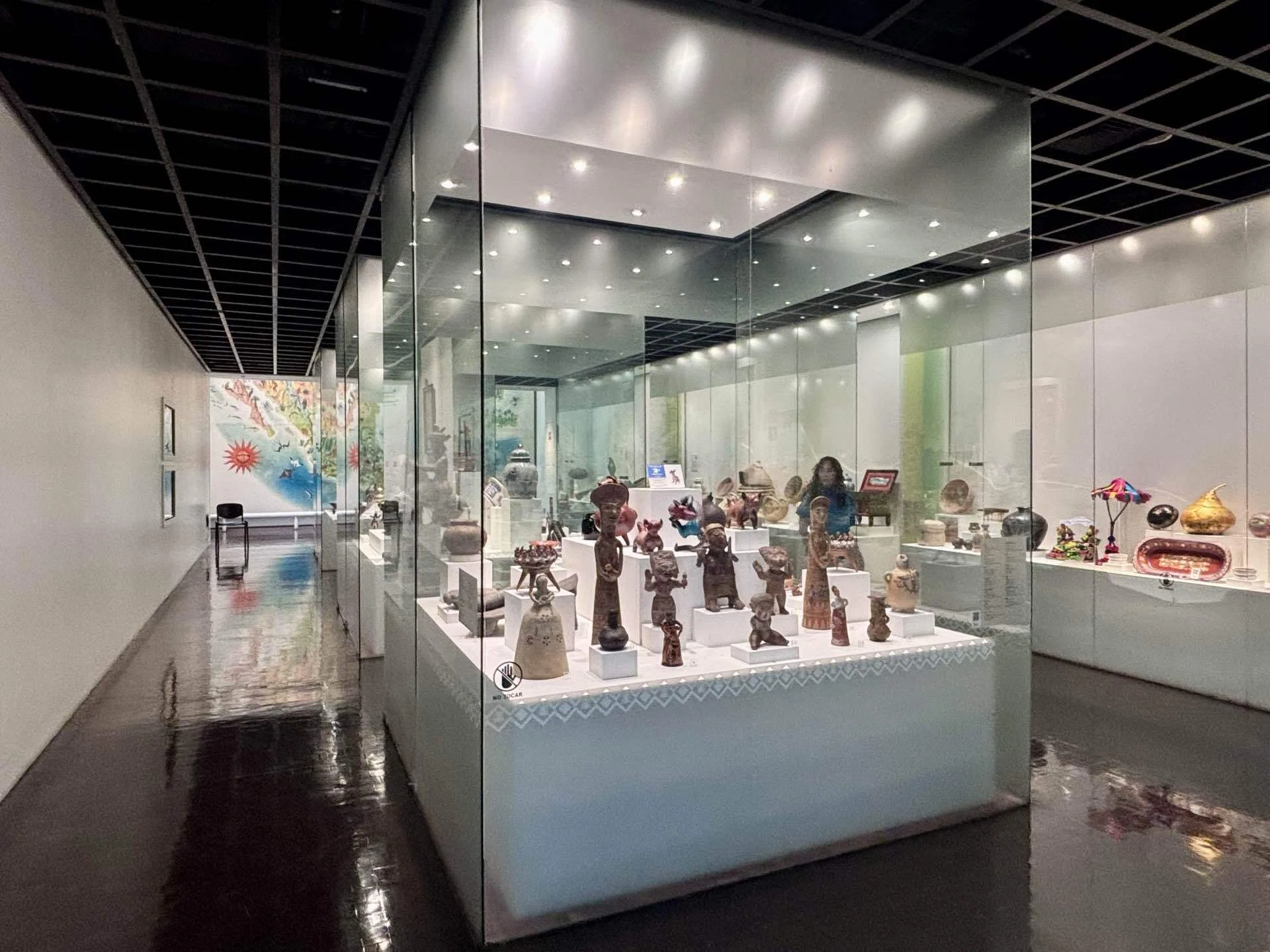 メキシコ雑貨の「かわいい」の背景に触れる。Museo de Arte Popular