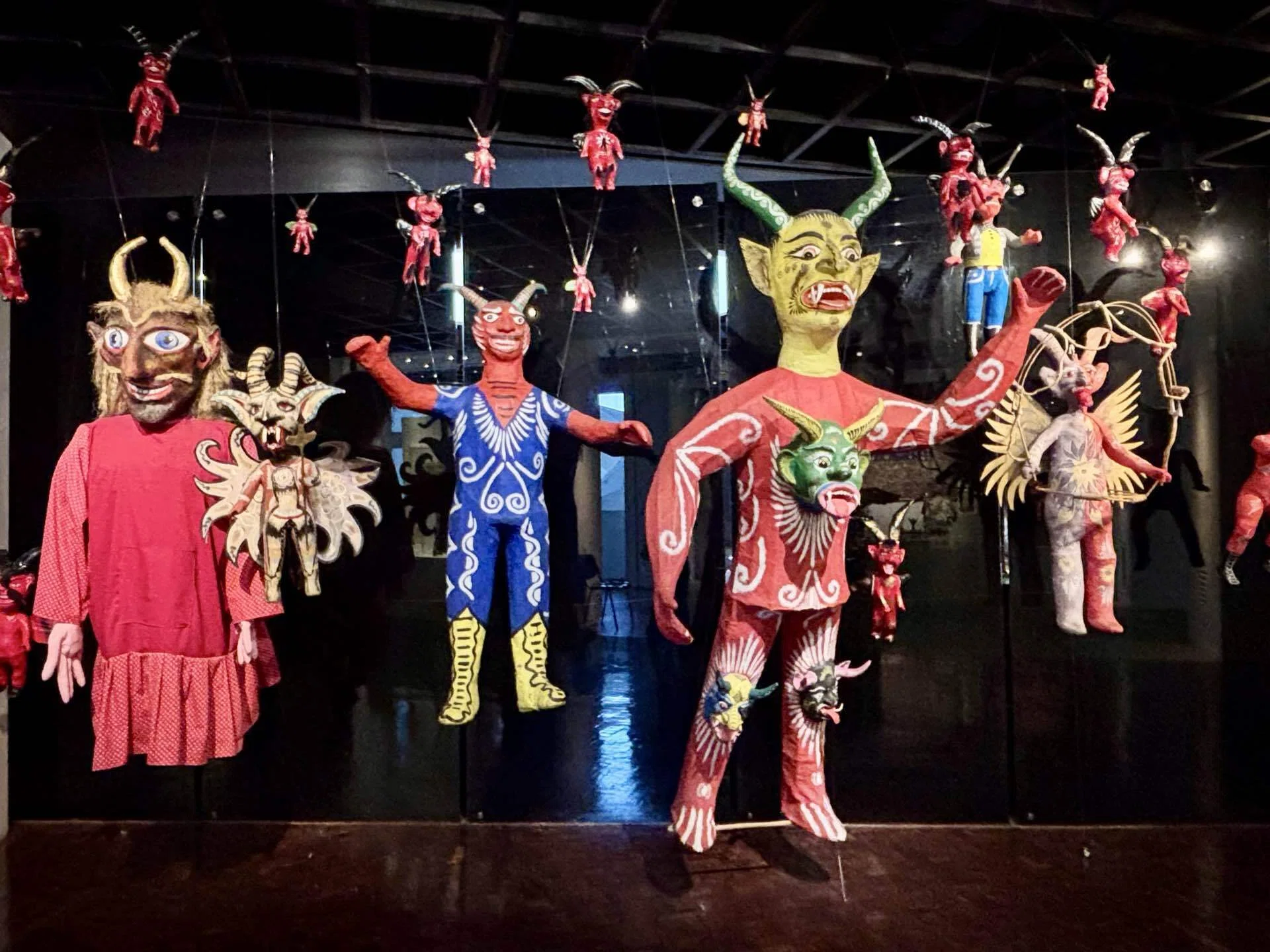メキシコ雑貨の「かわいい」の背景に触れる。Museo de Arte Popular