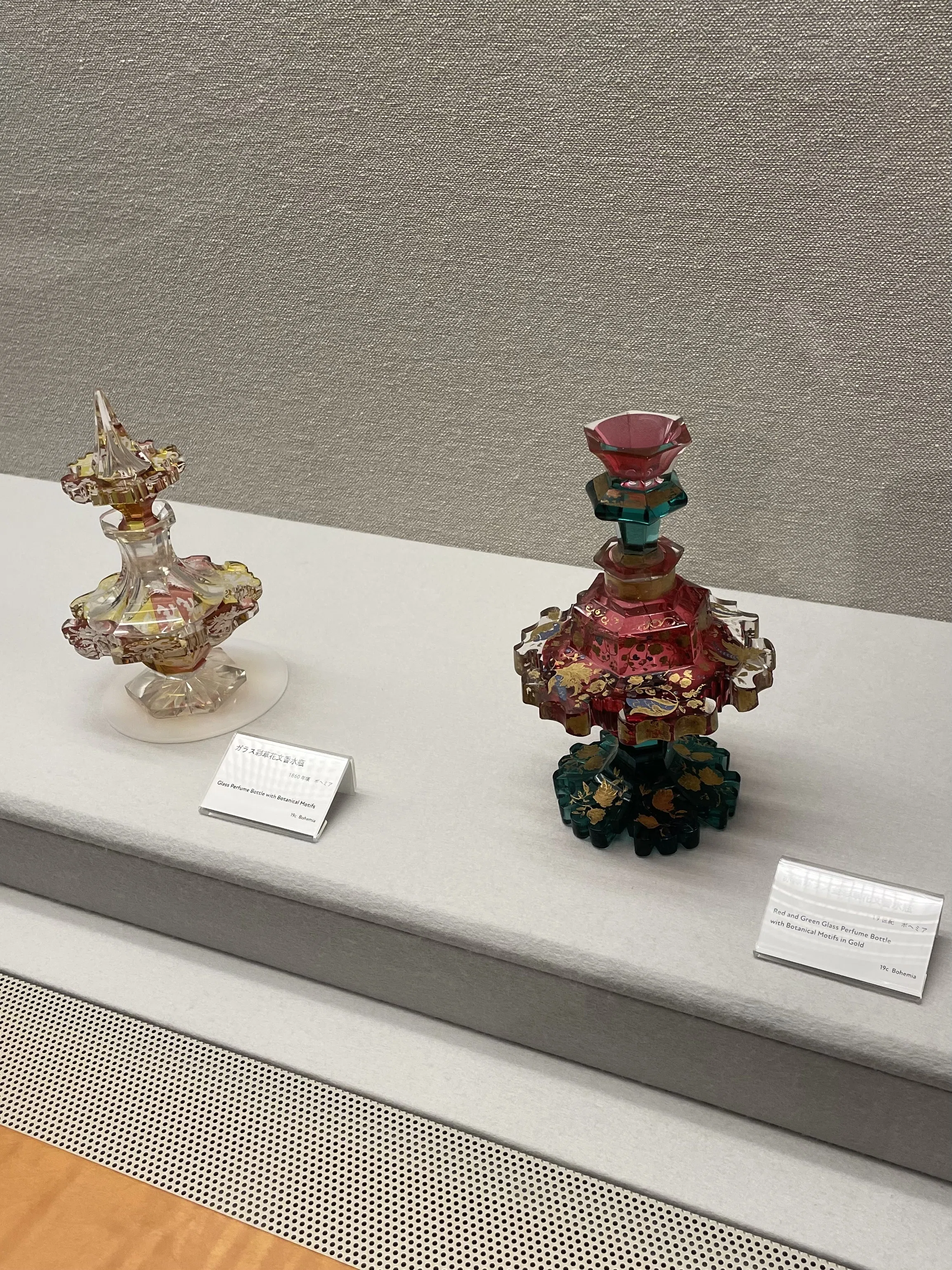 光と香り-ガラス香水瓶コレクション展｜ゆさぶろう