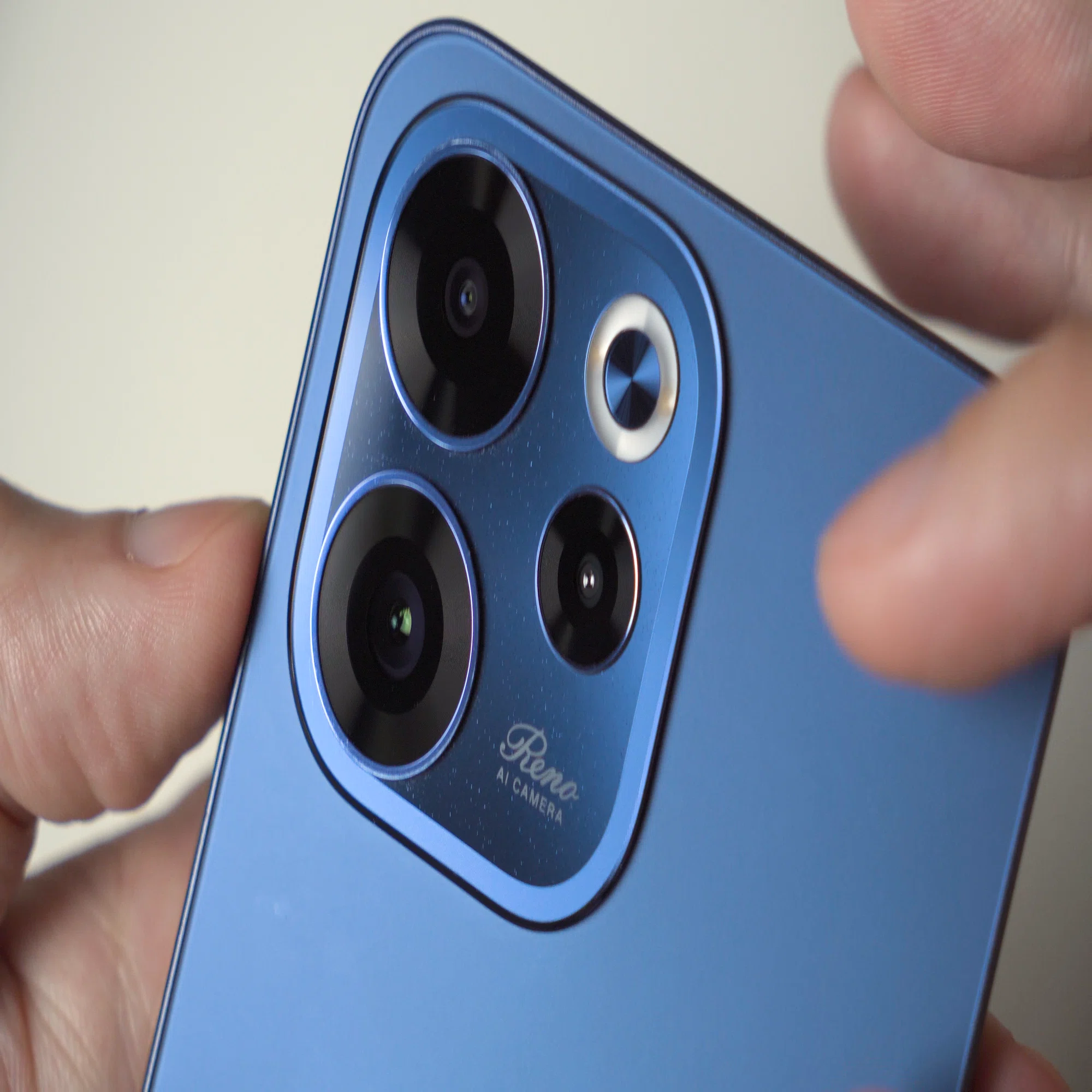 OPPO Reno 15 Aレビュー！値上げしたけど買う価値ある？本音で解説