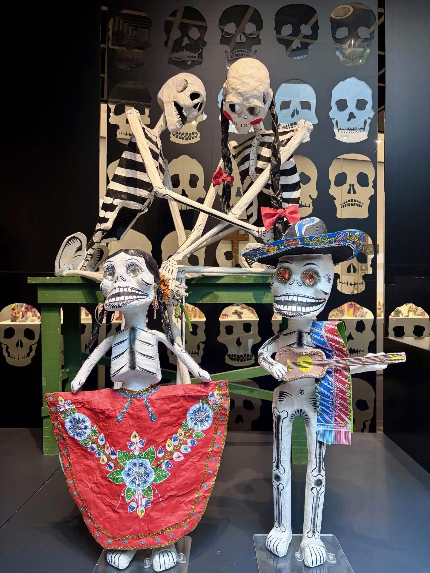 メキシコ雑貨の「かわいい」の背景に触れる。Museo de Arte Popular