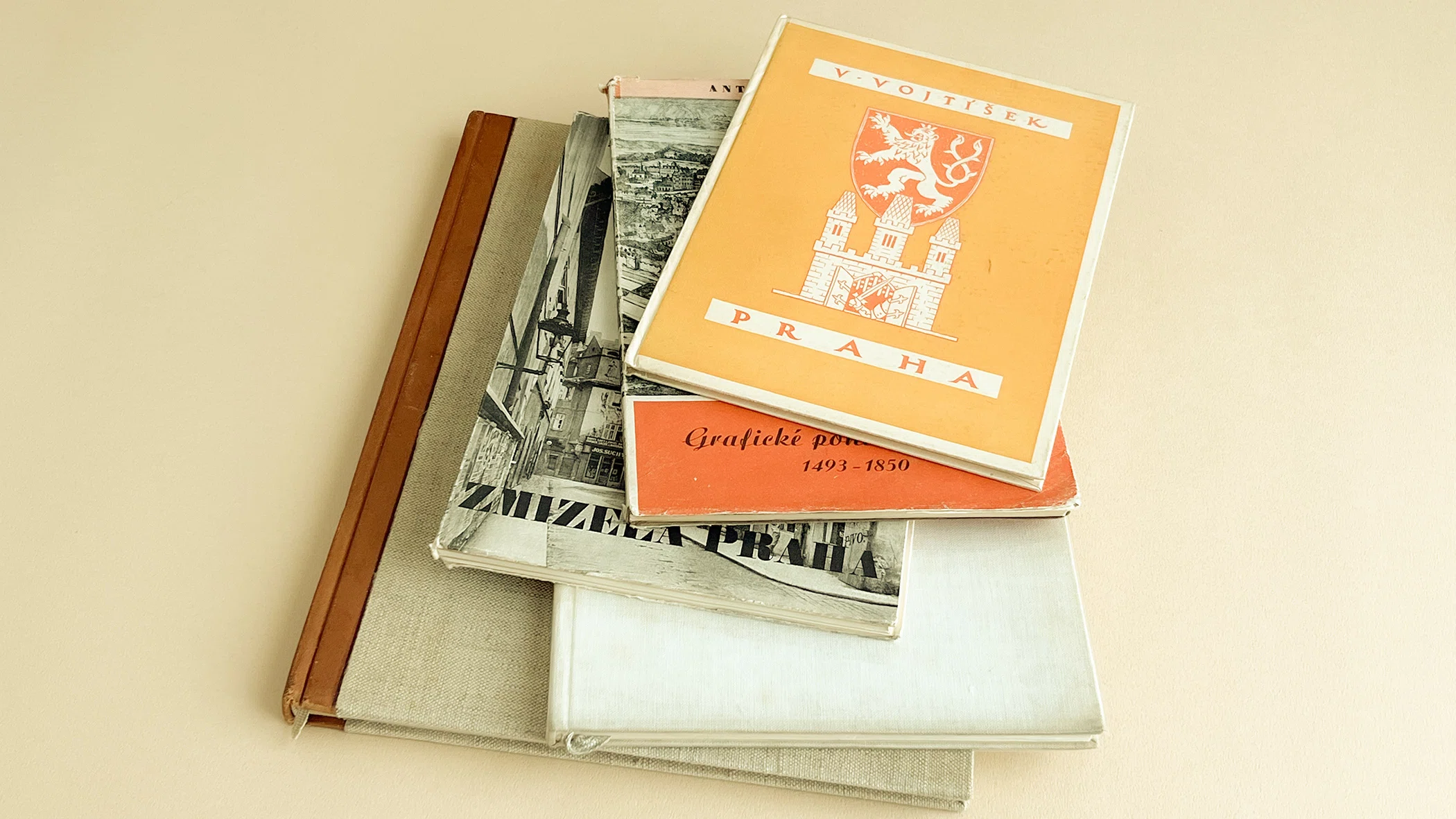 旧チェコ鉄道CD 写真集 洋書 Brejlovci スロバキア・チェコ買い付け日記2025⑮「シスロフ的プラハに行ってみ