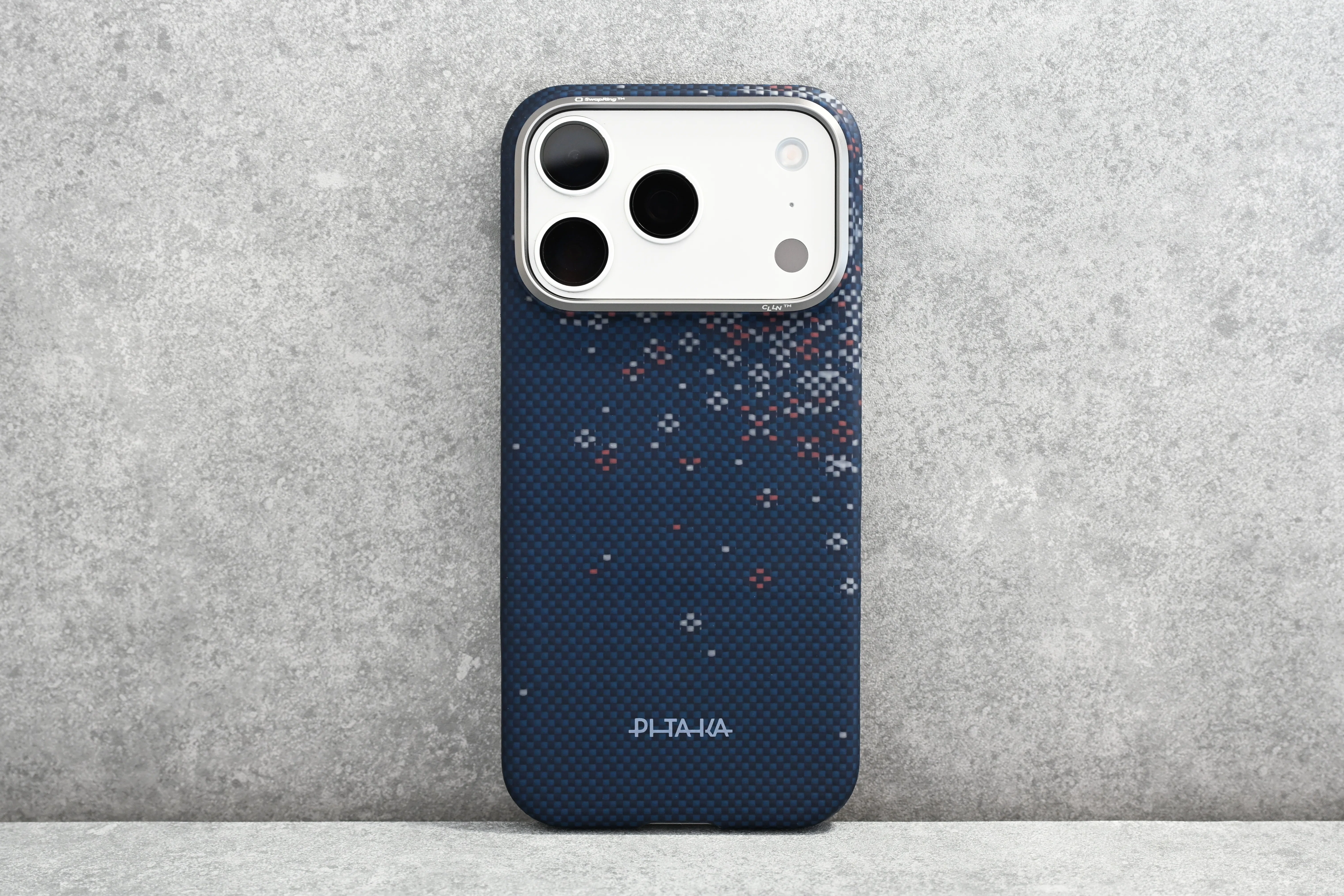 iPhoneを薄く、上品に。PITAKAの薄型ケース「Edge Case 桜時」｜よは