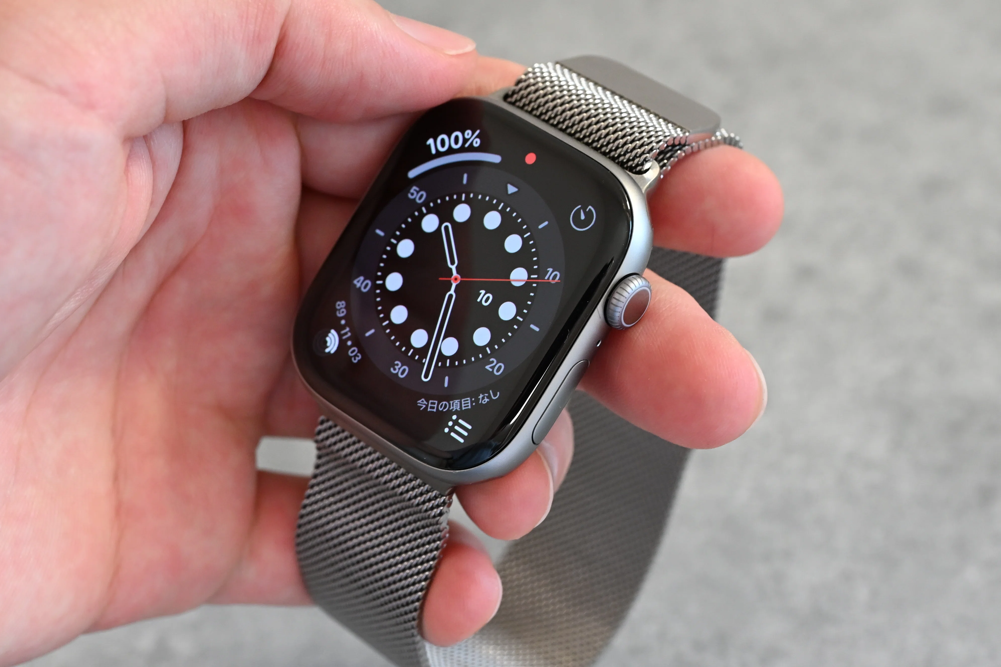 Apple Watchを腕時計らしく見せたい。純正ミラネーゼループを選んだ