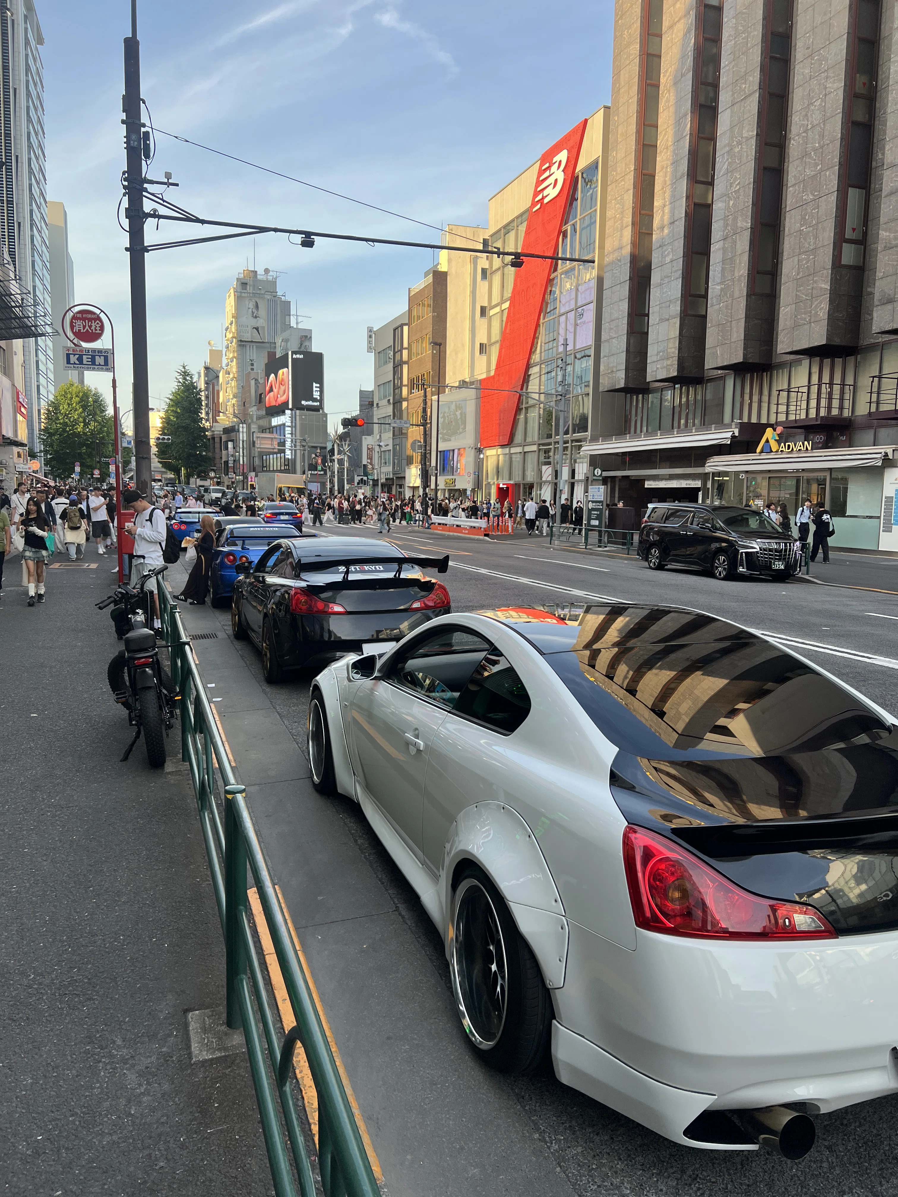 最近、週末の原宿界隈でスカイラインを始めとする日本車が集結｜カー