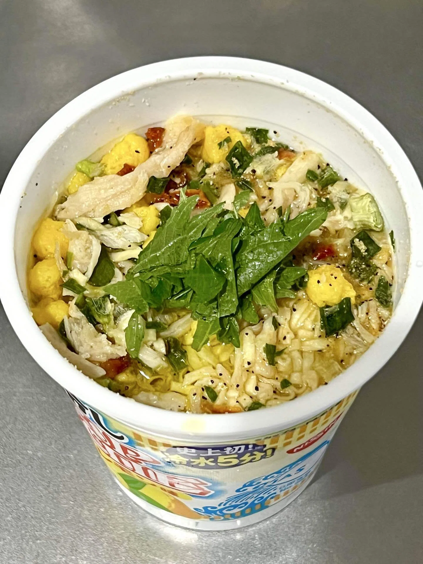 カレーみそきん＆冷しカップヌードルで、夏休みの昼めしを楽しく手抜き