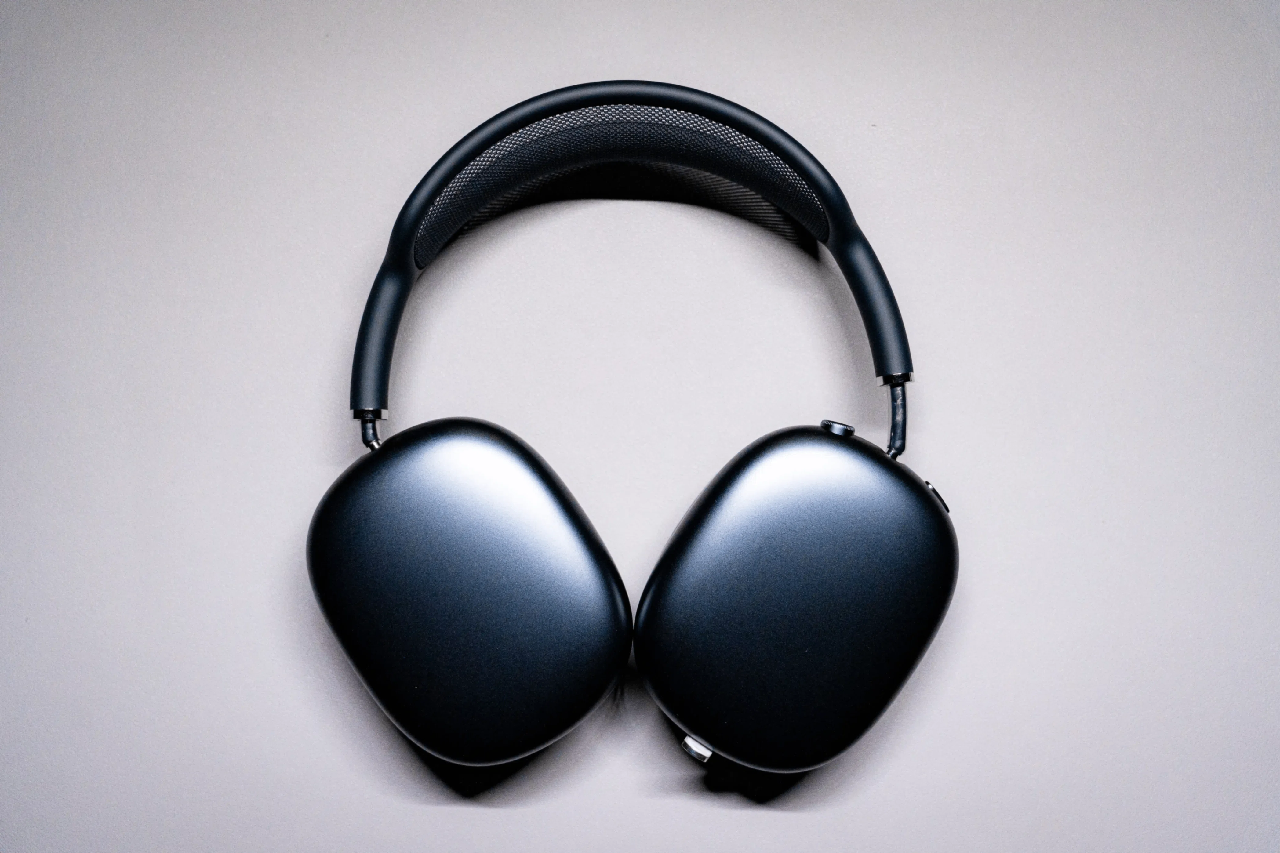 今更AirPods MAX 2を買った理由。そして最も美しいAirPods Maxの