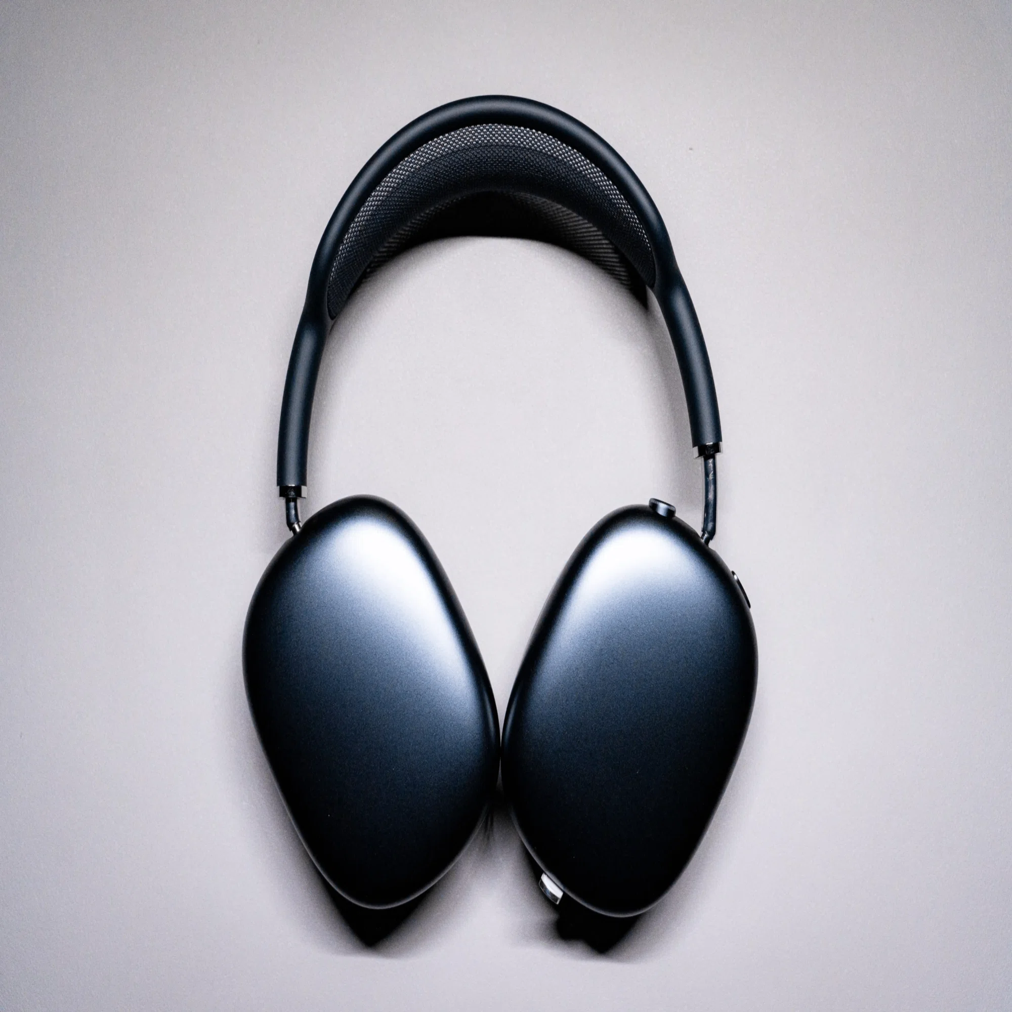 今更AirPods MAX 2を買った理由。そして最も美しいAirPods Maxの