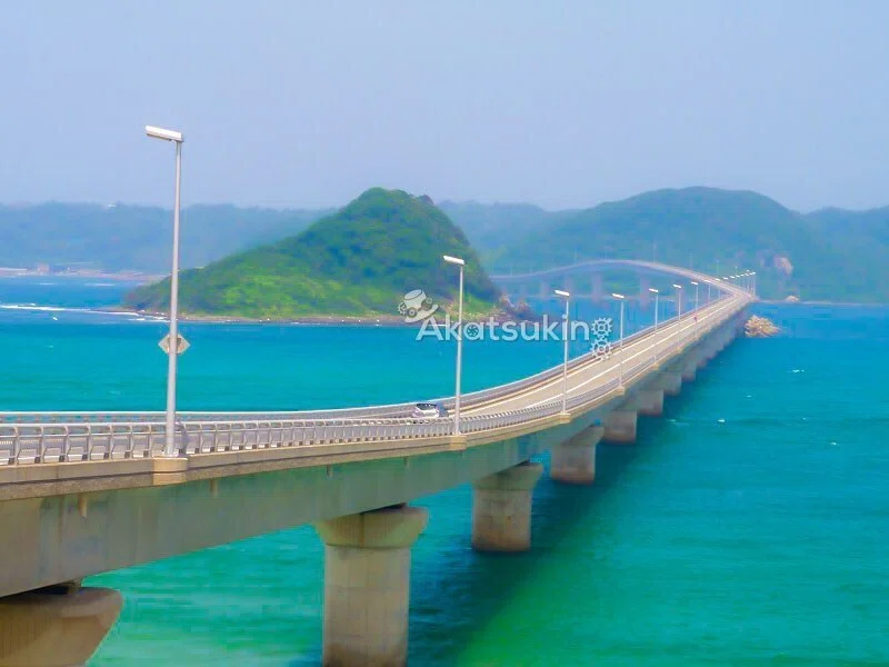 山口】エメラルドグリーンの海を渡る一本の道。美しすぎる「角島大橋