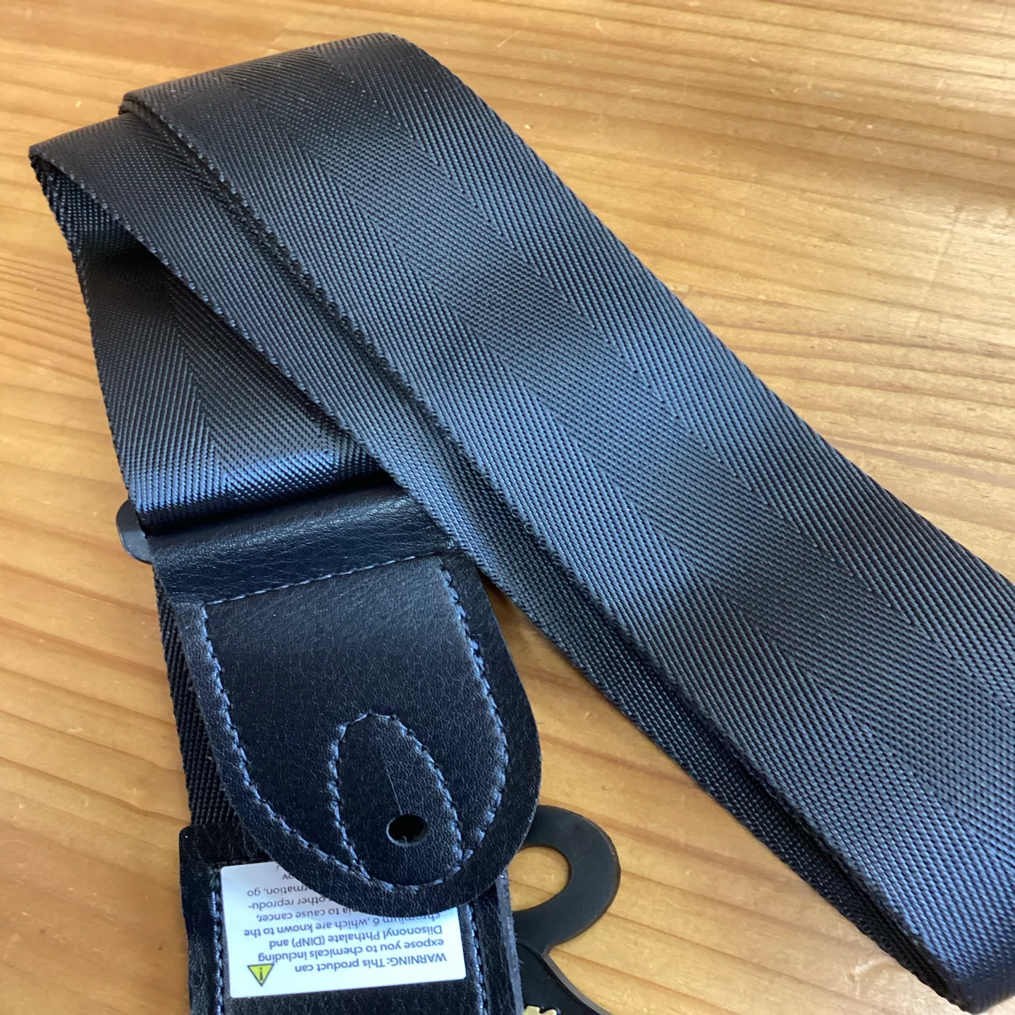 入荷情報》Gibson Nylon Strap：ASBELT-BLK The Seatbelt (Black