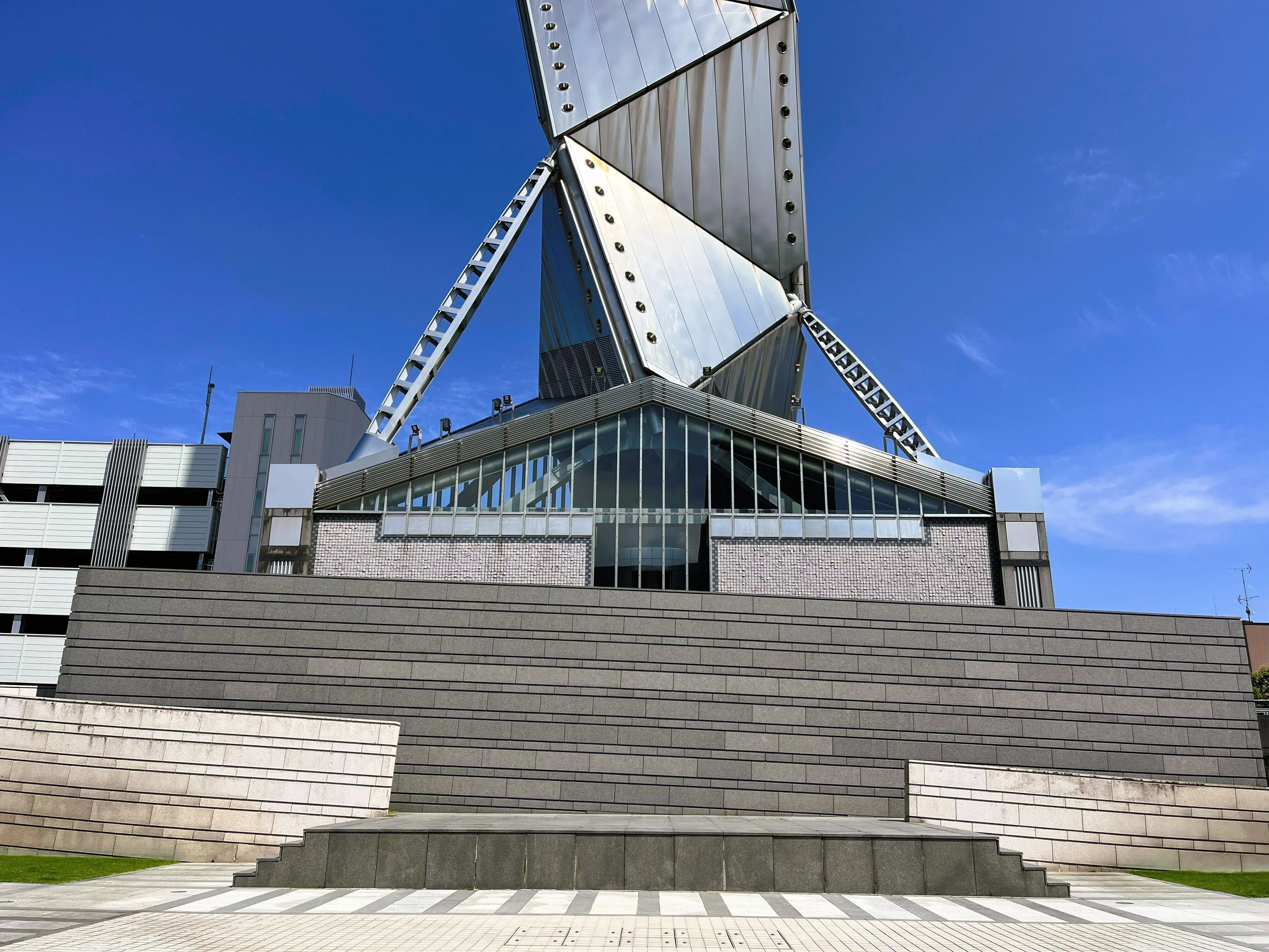 茨城ぶらり旅_4｜磯崎新のポストモダン建築、水戸芸術館へ｜かぼちゃかべ