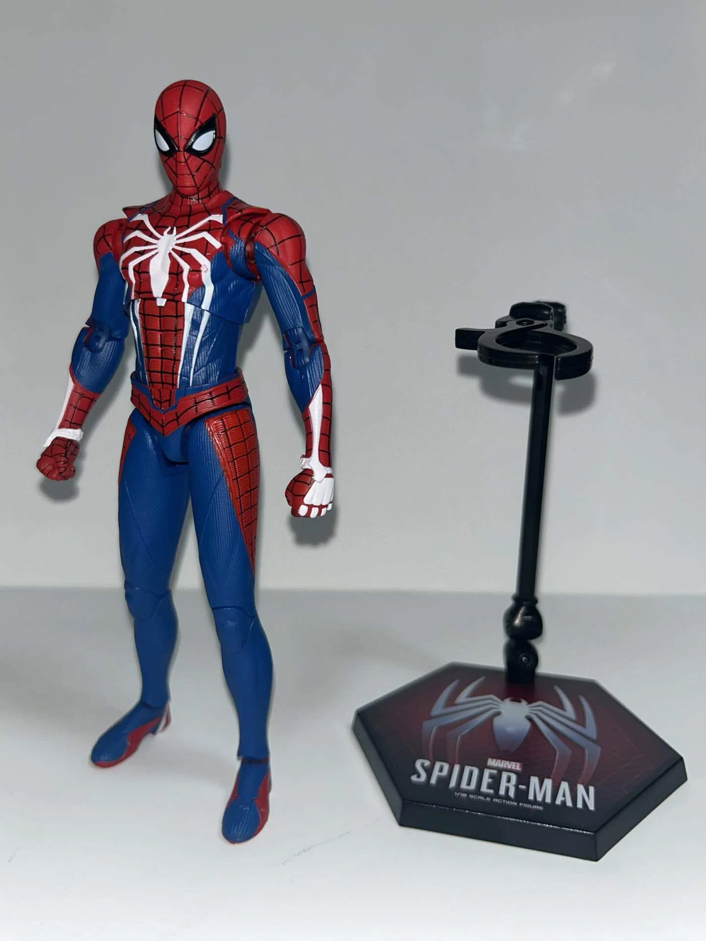 スパイダーマンのフィギュアを買った！！！！｜Reona