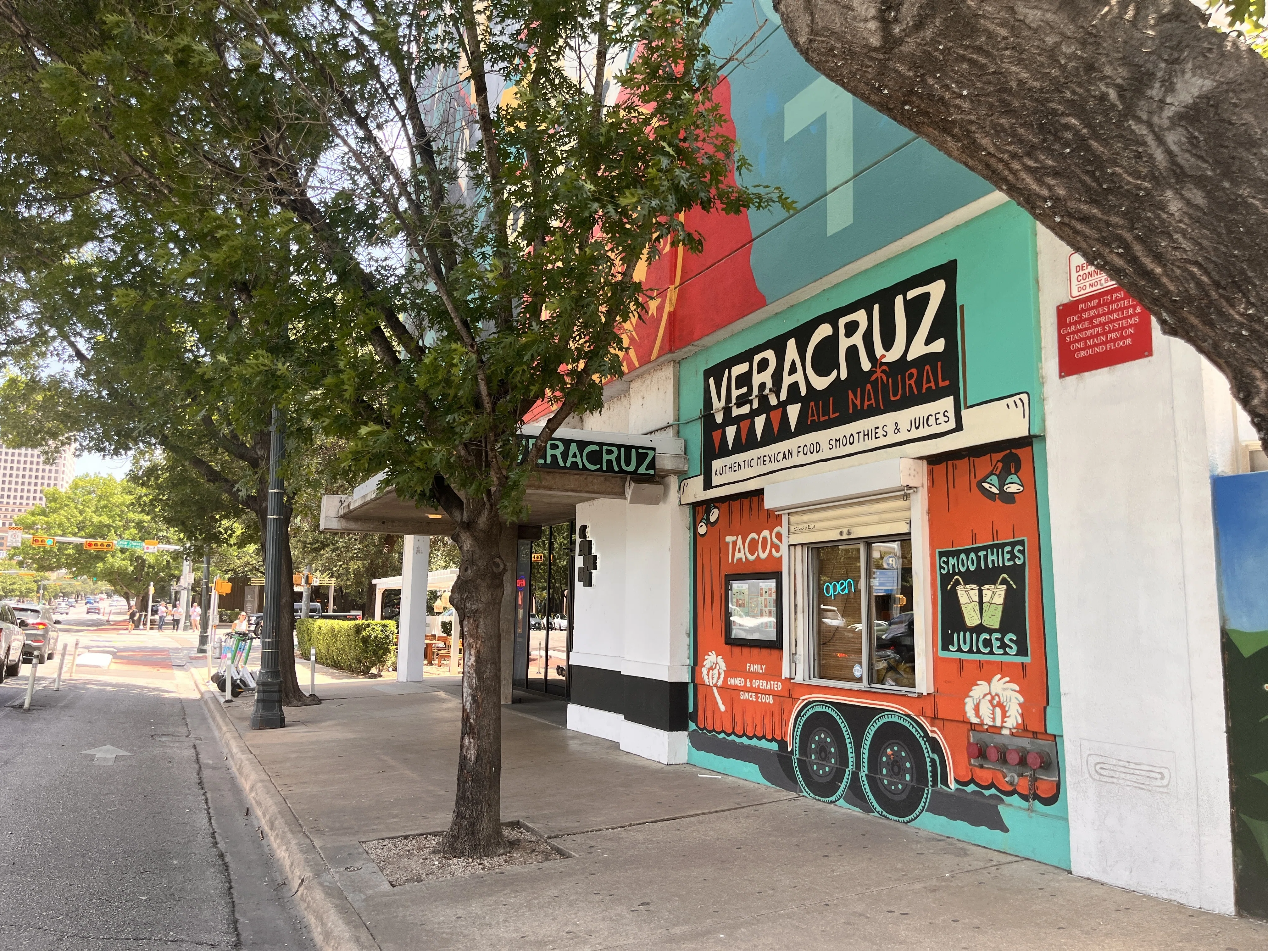 ダウンタウンの店舗(住所 111 E Cesar Chavez St, Austin, TX 78701)