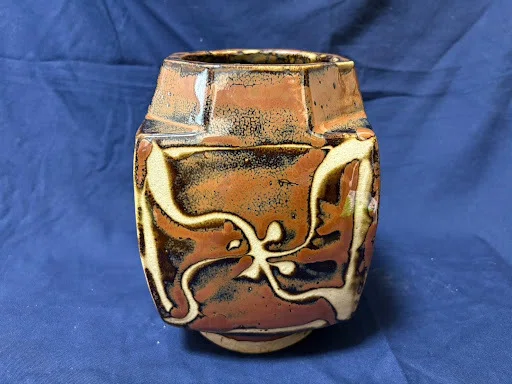 新春・蔵出し逸品セール・人間国宝　陶器・貴重品・お宝！ ご依頼先で出会った、人間国宝・濱田庄司の壺｜ツリード公式note