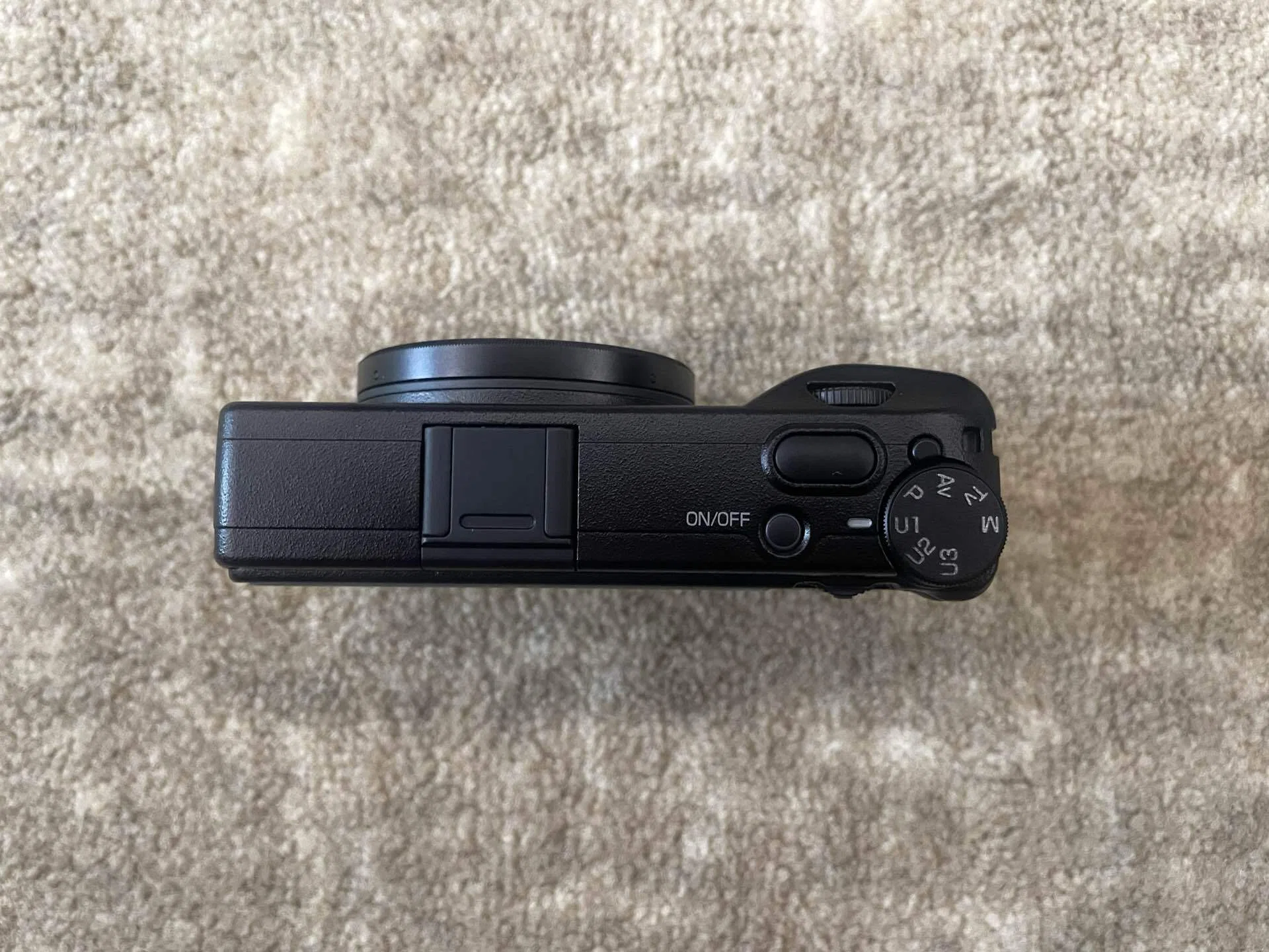 愛用品 #24｜ポケットから始まる一枚。RICOH GR IIIx｜gonshi