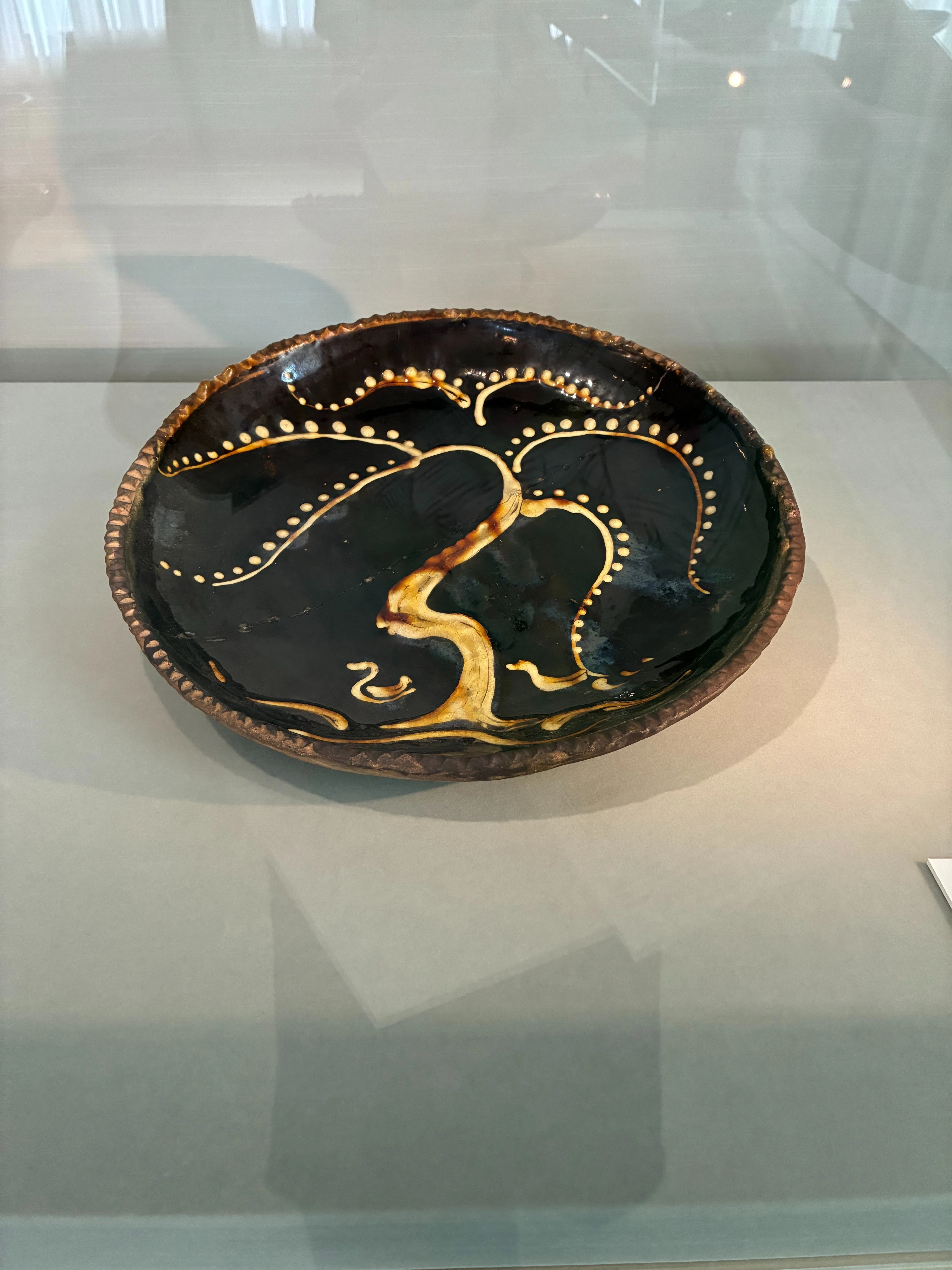 ルーシー・リー展 庭園美術館で造形美を究めた陶器に出合う｜katie