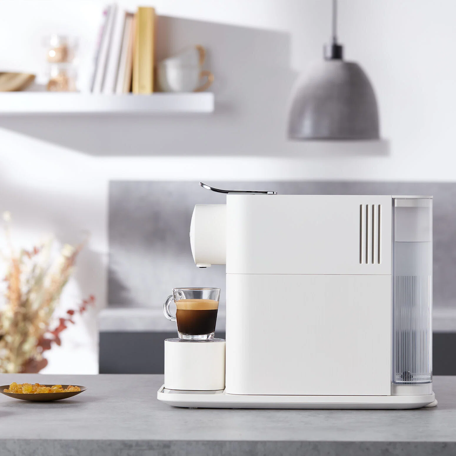 家で本格ラテを飲んで、洗い物はゼロ。コーヒーメーカーの正解はこれに