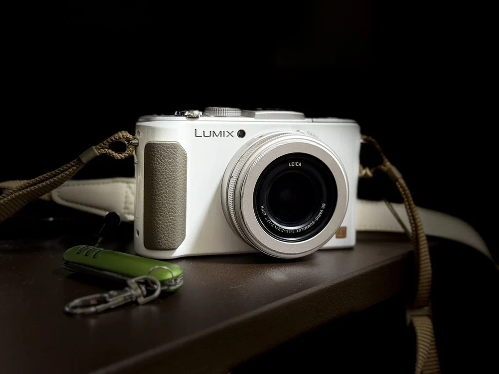 S数約1100回！Panasonic LUMIX LX7★転送OK★すぐ使える LUMIX LX7を購入した ── 14年前のコンパクトで、写真の原点に