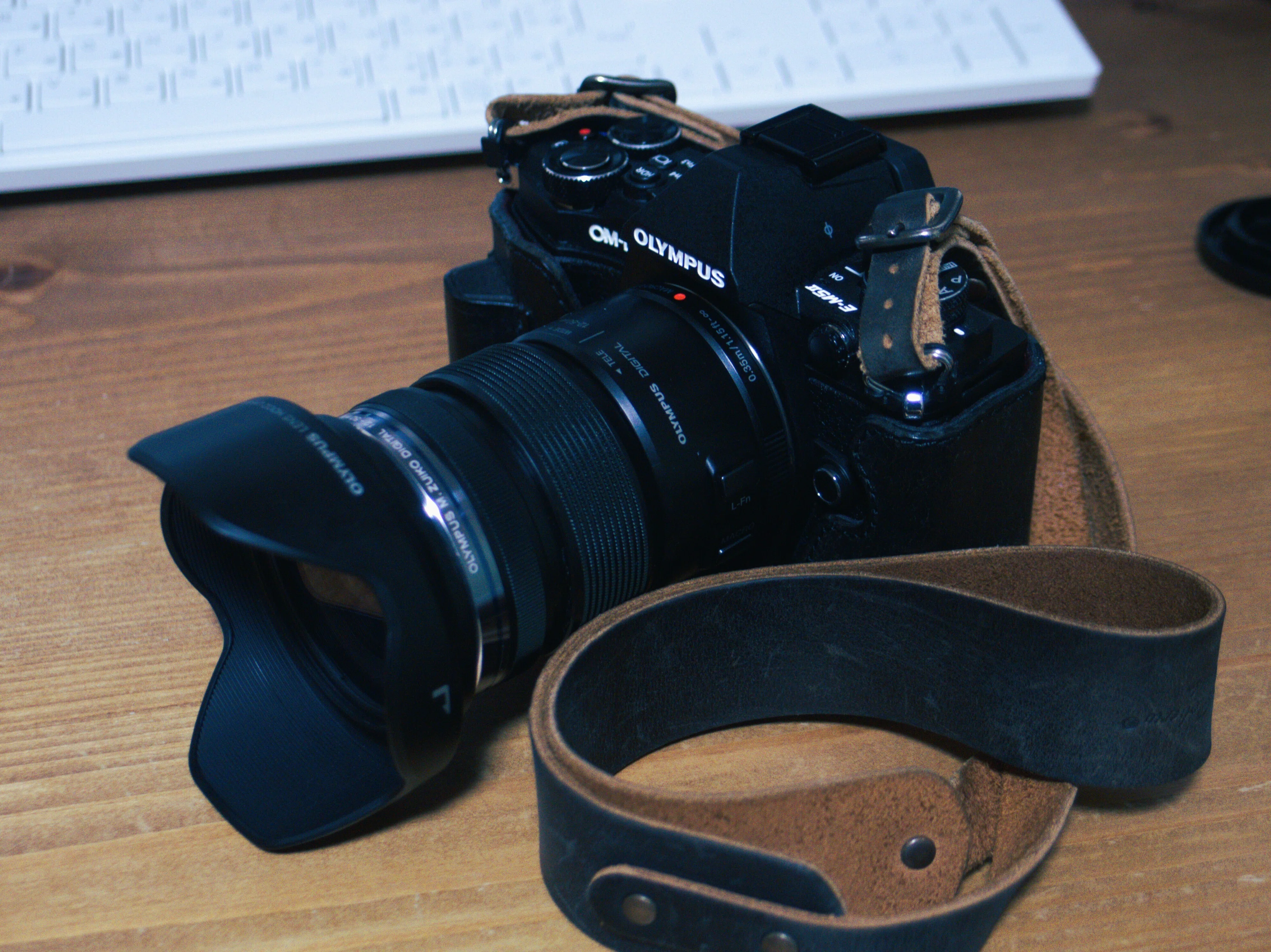 OLYMPUS コンパクトフィルムカメラ E.Zuikoレンズ　ストラップ付き キットレンズでGO！ in Summer 2026｜和伯｜Wahaku