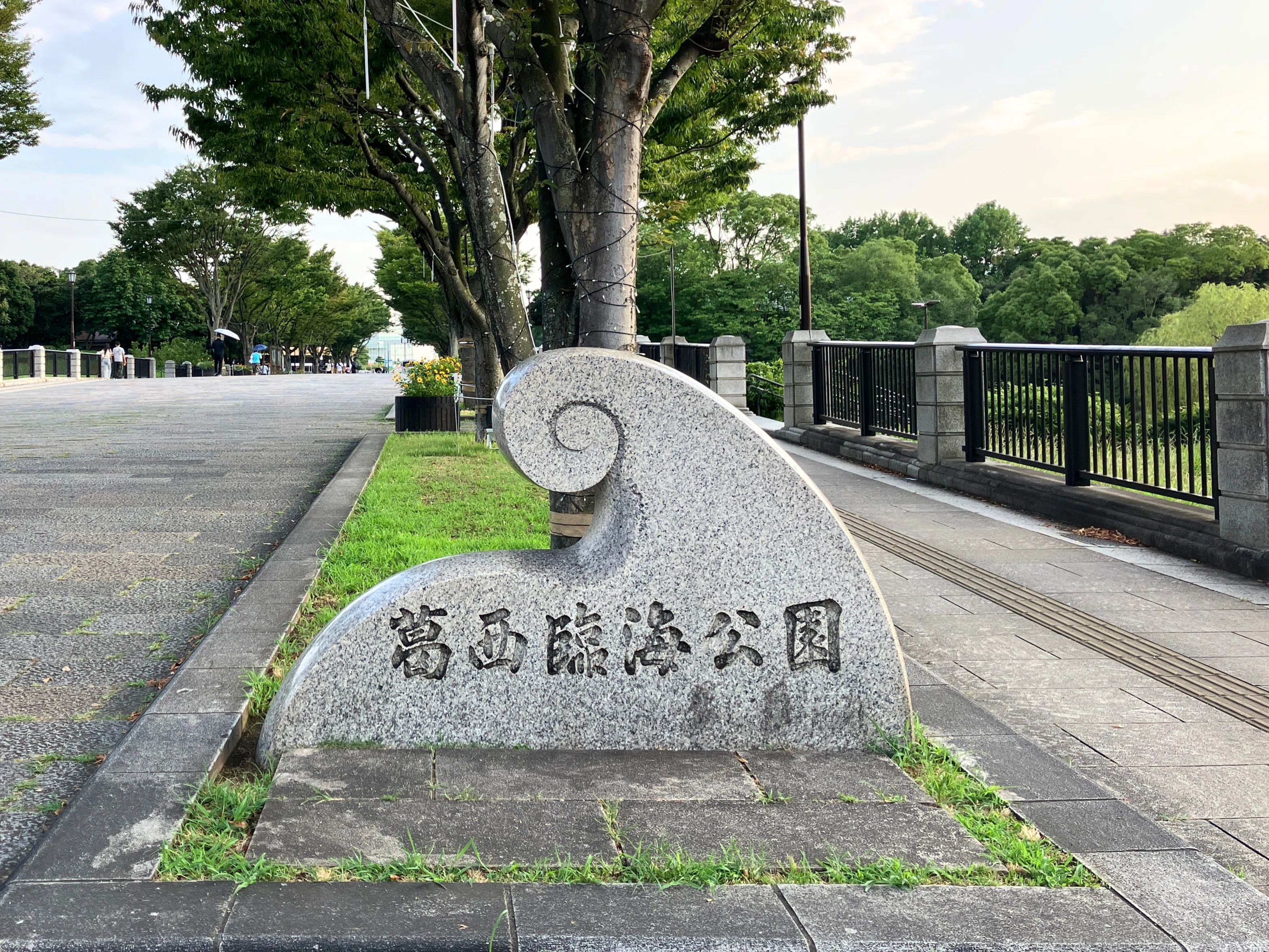 葛西臨海公園の夜を彩る絶景イルミネーション。「花と光のムーブメント