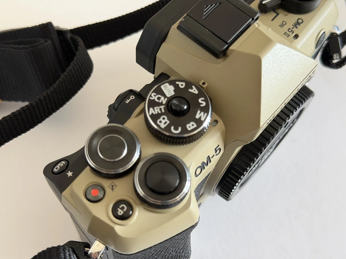 OM-5 Mark II のシャッターボタン