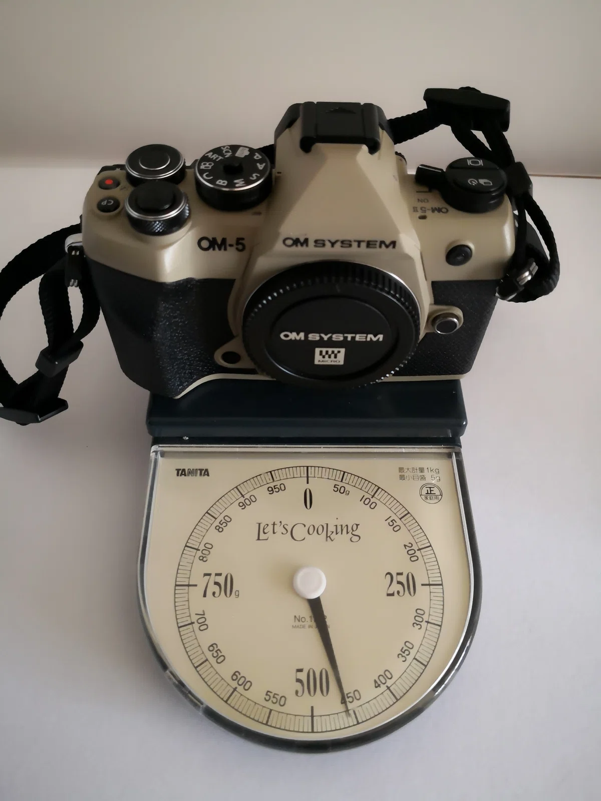 OM-5 Mark IIの重さを計測