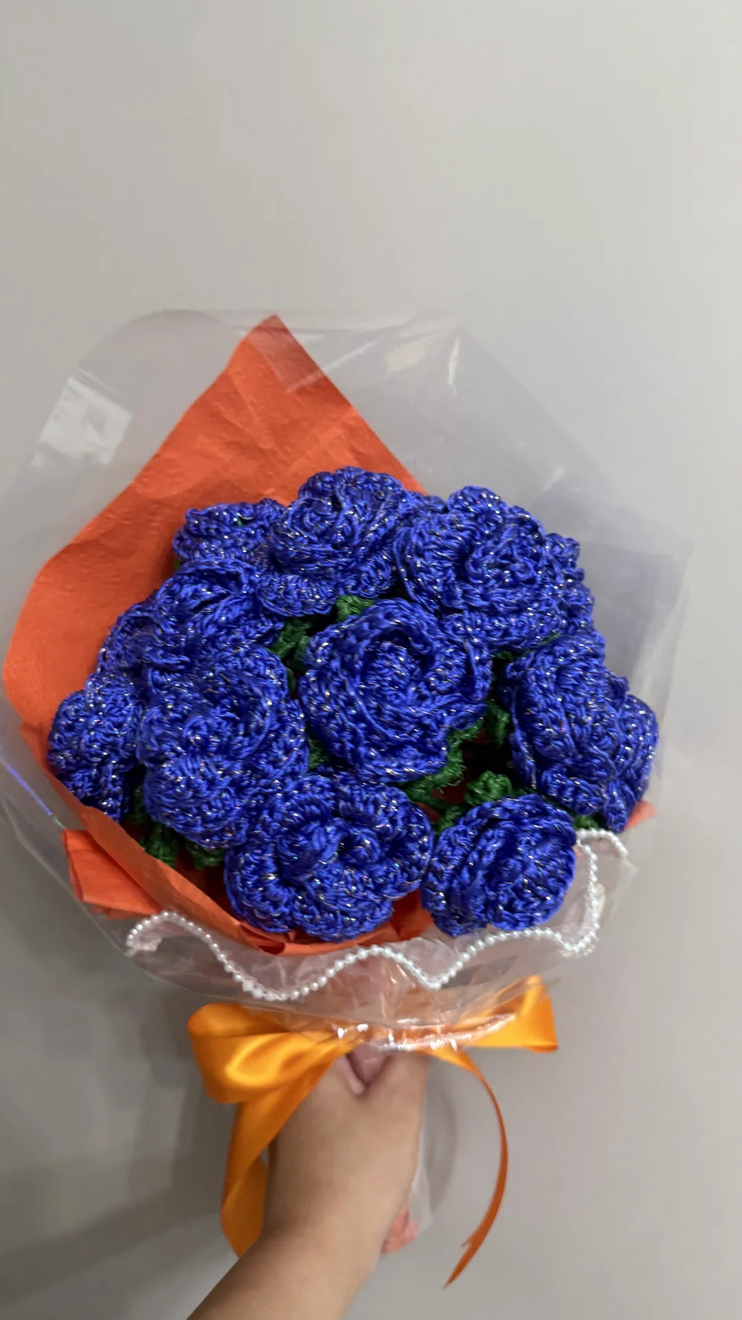 編み物】夢かなう願いを込めて。青いバラの花束を編みました。｜ろみぴん