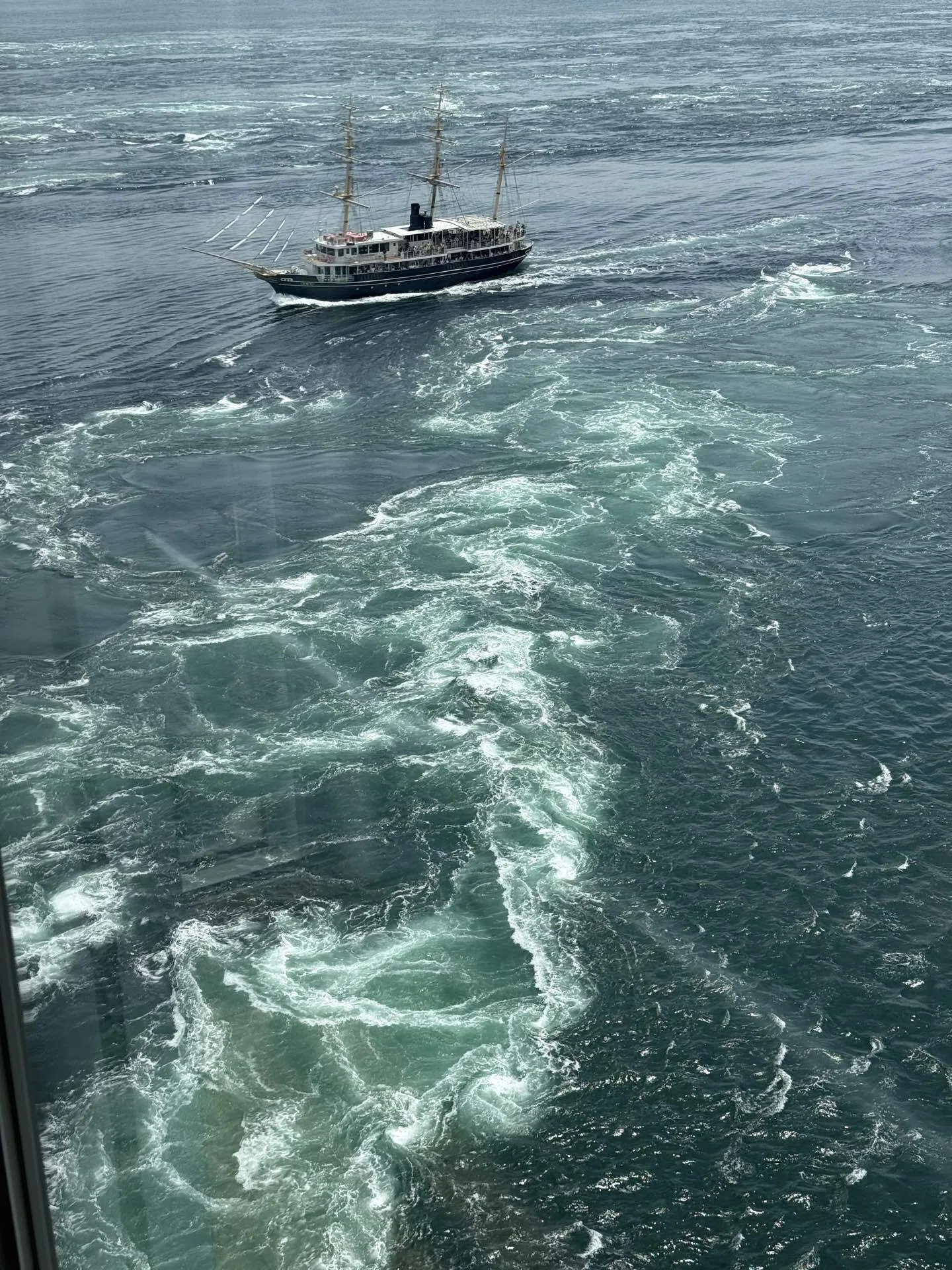 Timing it with the Tides: Naruto Whirlpools and Walking the Uzu no