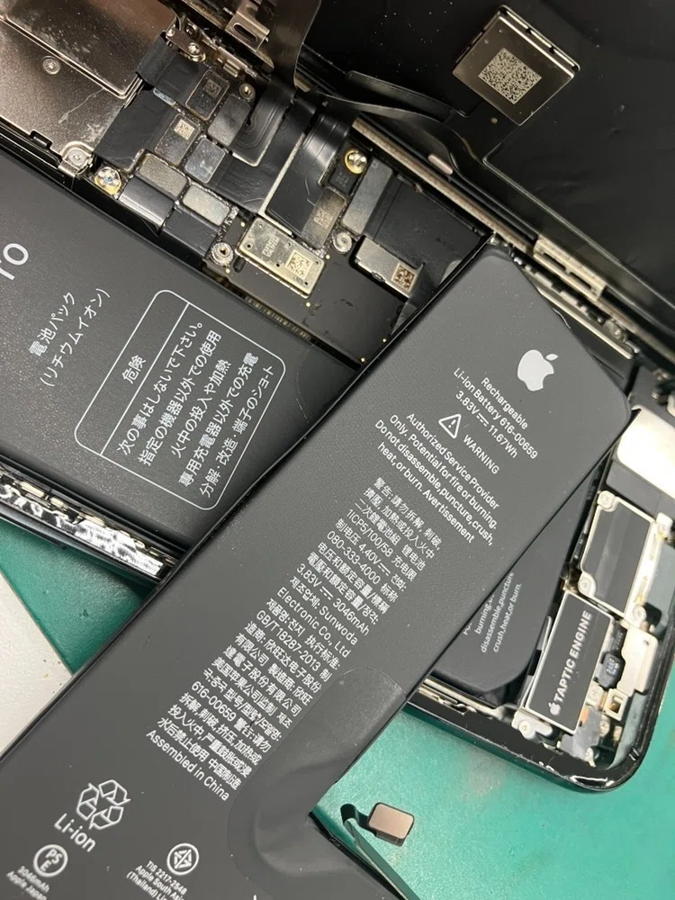 iPhone11Pro 256GB大容量バッテリー交換済み100%スマホスピタル iPhone 11 Pro】バッテリーの減りが早い…データそのままで即日交換
