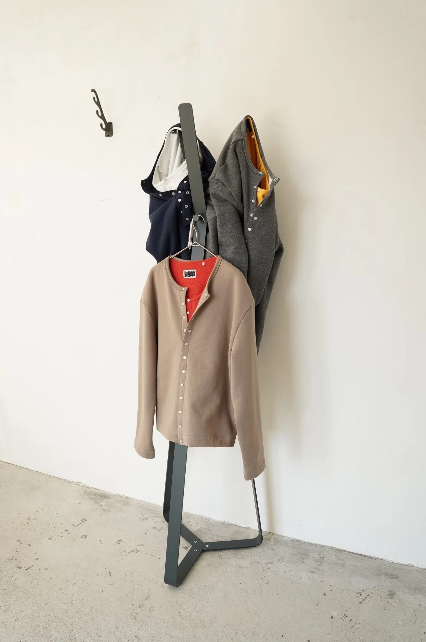 問いを忍ばせたカーディガン。｜Laurence Journal