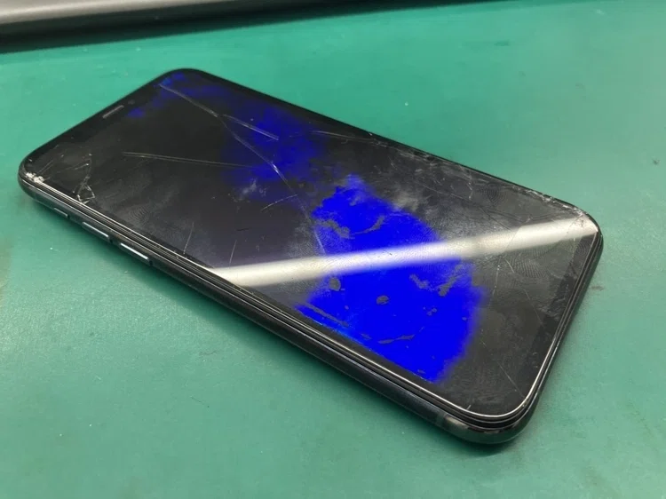 iPhone 11 Pro】画面割れ・表示不良も即日解決！他社修理歴があっても