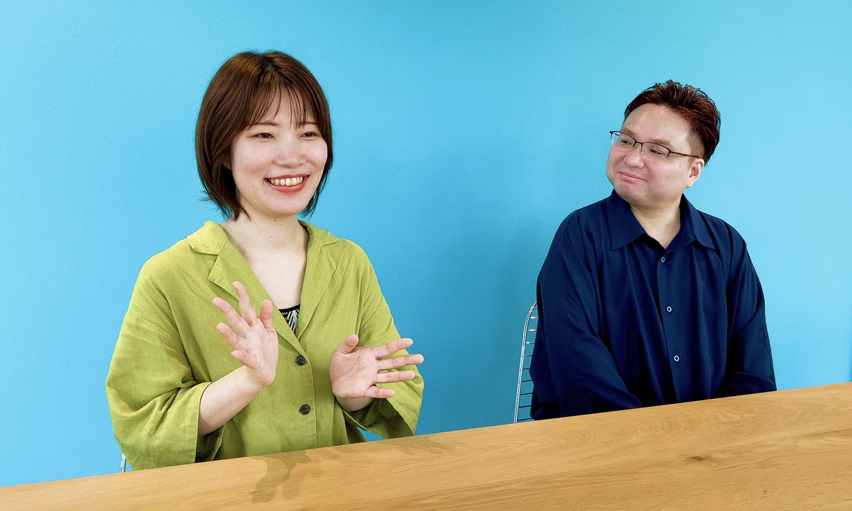 pecoが話していて、cosmoが聞いている写真