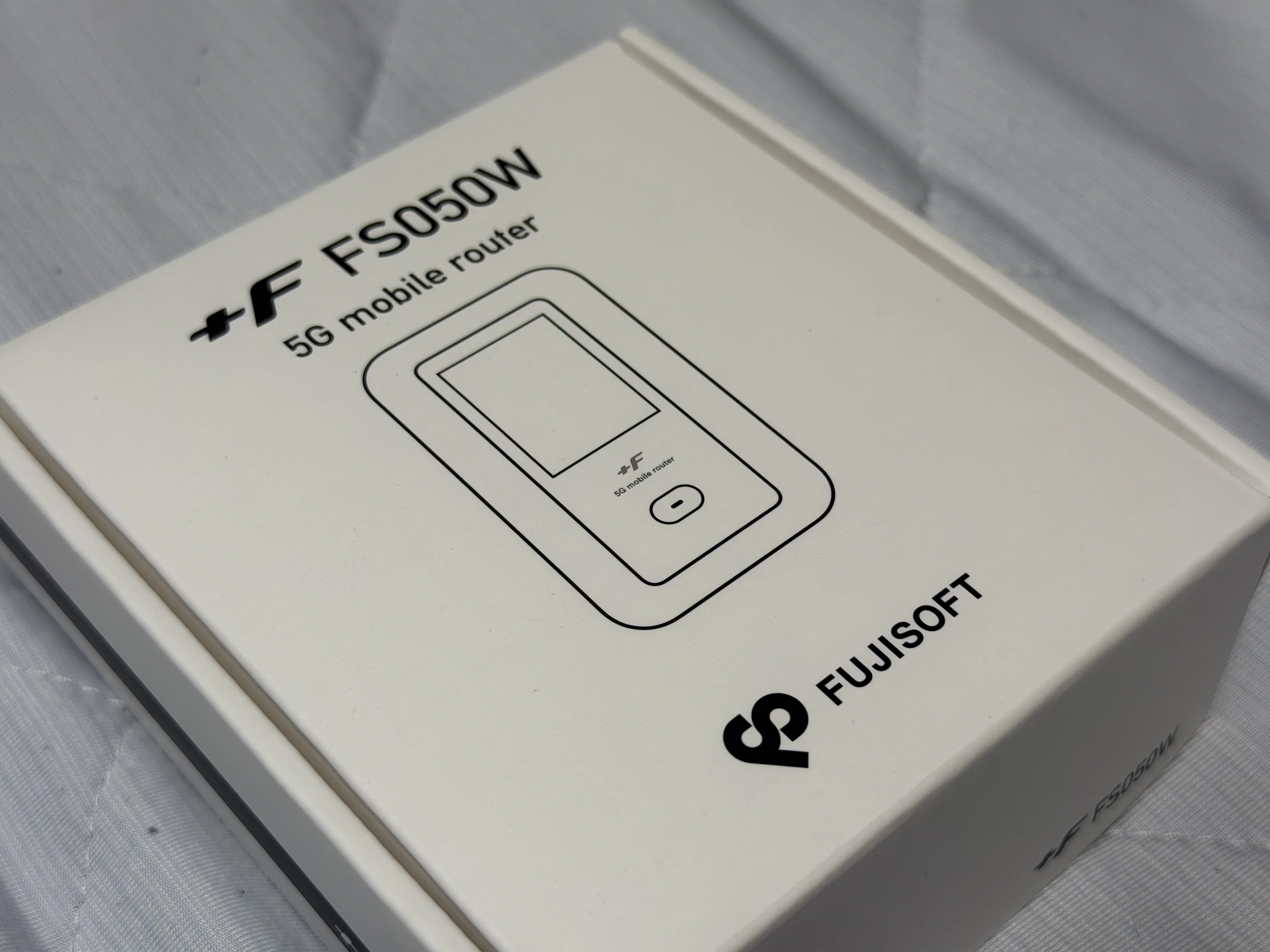 購入】 FUJISOFT ＋F FS050W 〜 筋肉質の多機能5GモバイルWi-Fi
