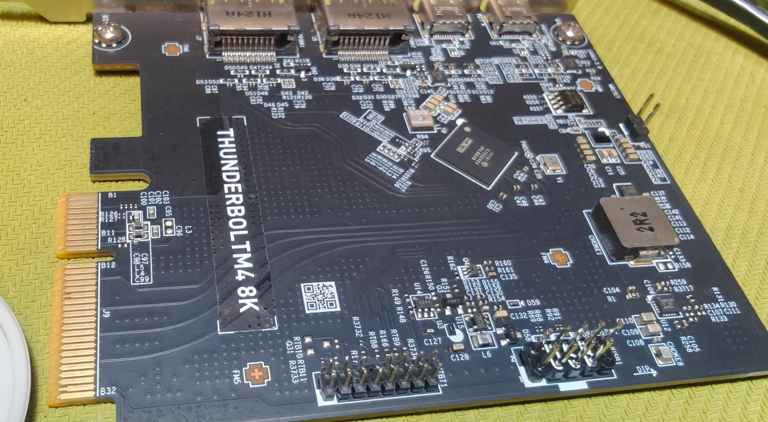 Apollo Twin X」と接続する為にThunderbolt4インターフェースカードを