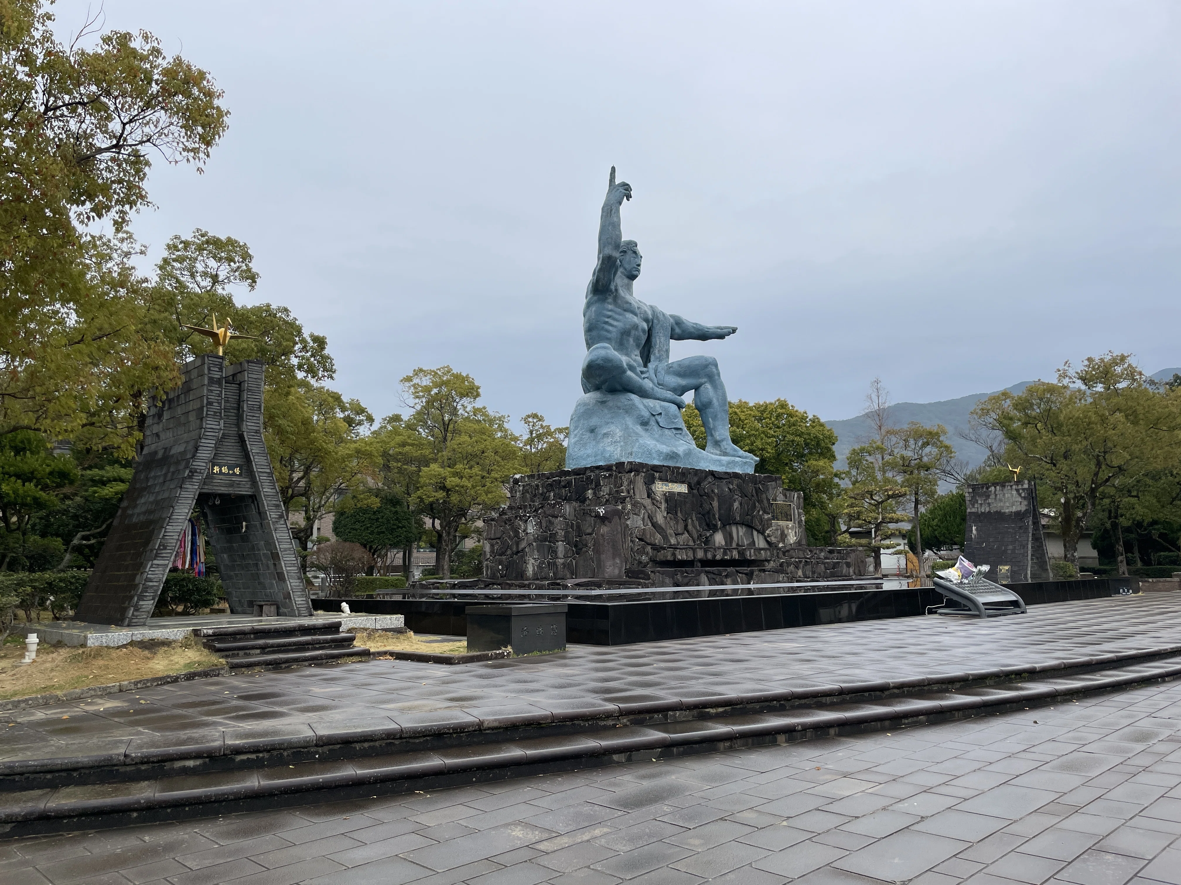 伝承するだけでは充分ではない戦災の記憶【平和祈念像：平和公園】長崎